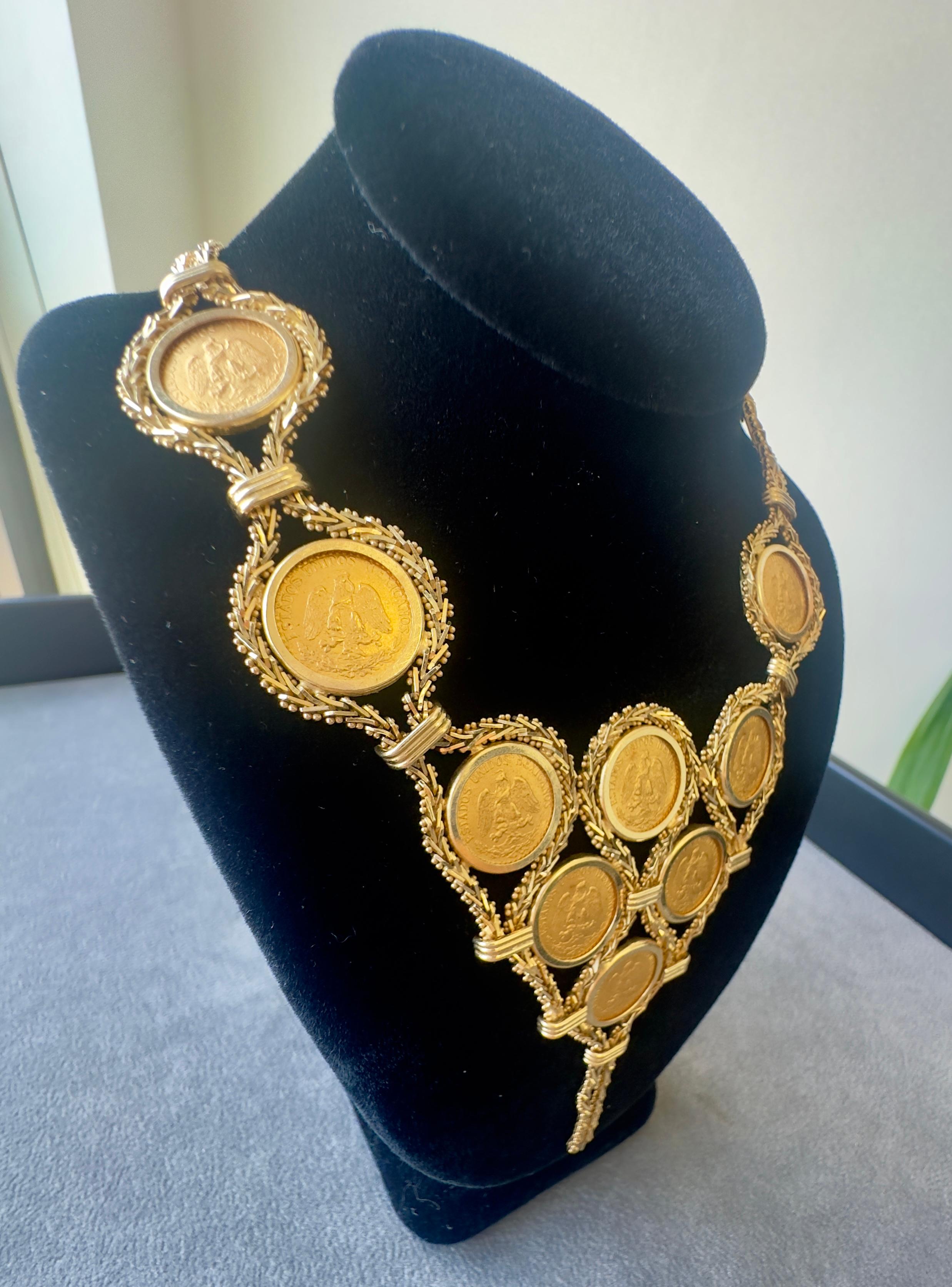 Collar en V Vintage de Oro Amarillo de 14 quilates con Monedas de Dos Pesos de 1945 en venta 4
