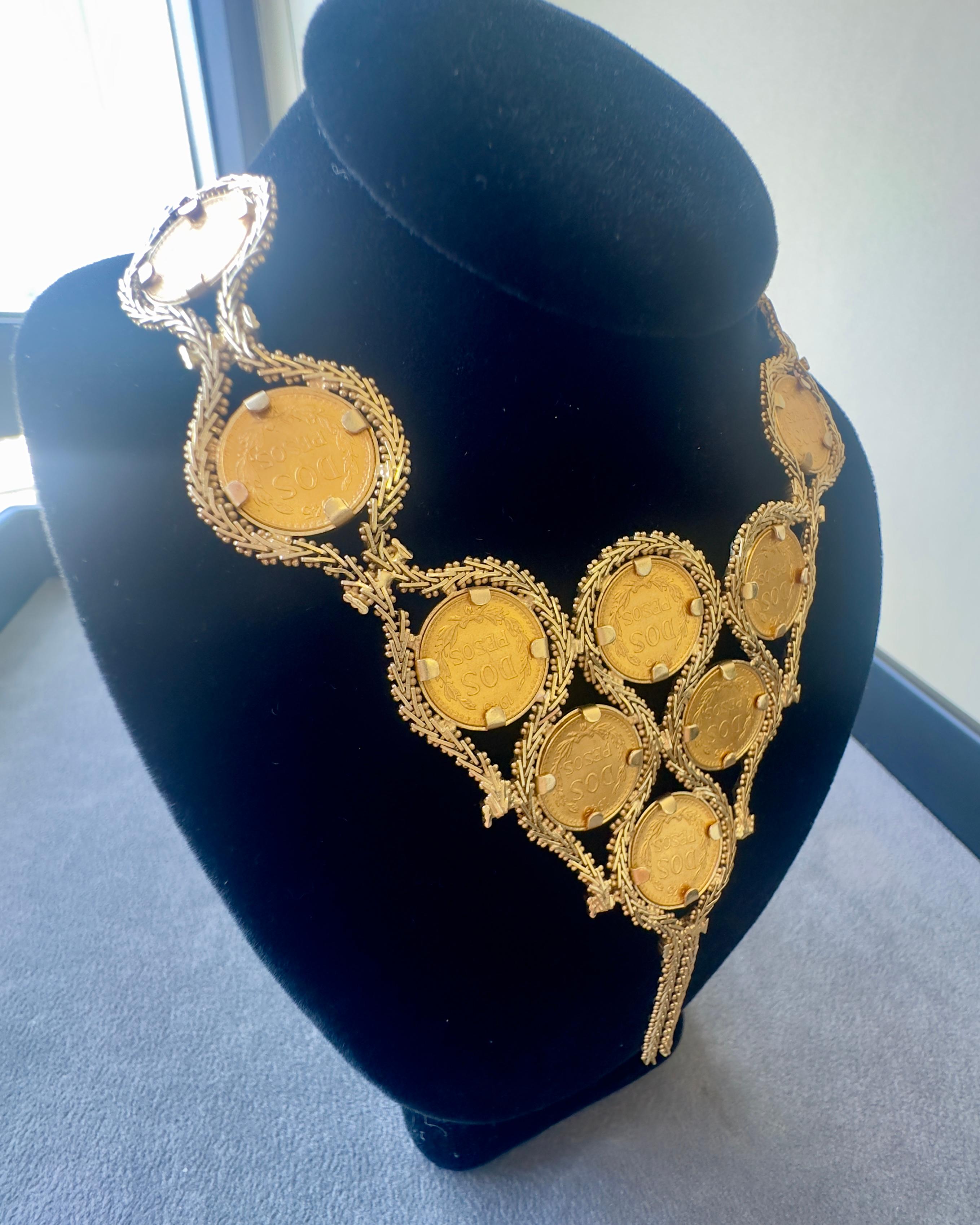 Collar en V Vintage de Oro Amarillo de 14 quilates con Monedas de Dos Pesos de 1945 en venta 5