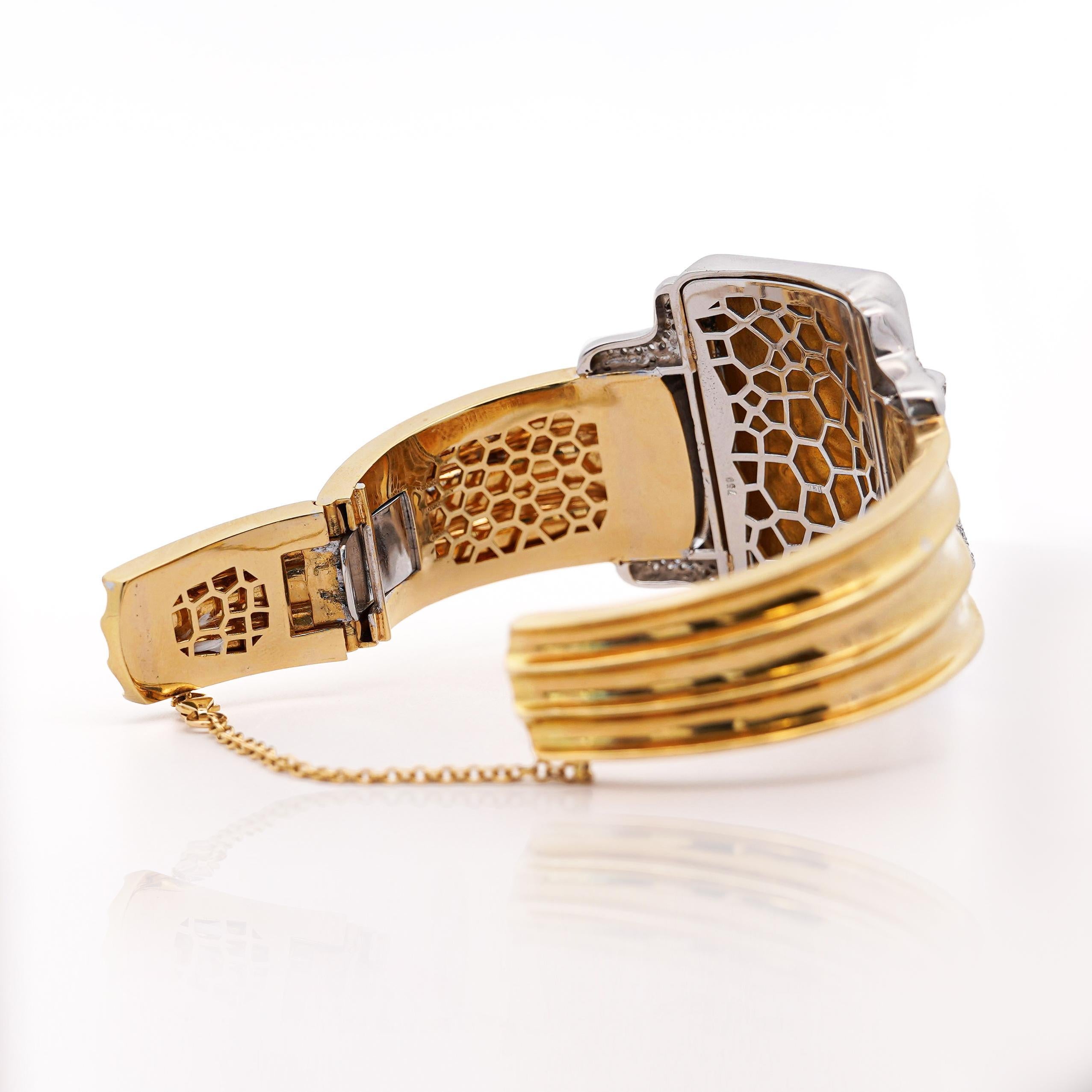 Greco classico Bracciale con motivo a pegaso d'epoca a 22 e 18 carati con castone di diamanti in vendita