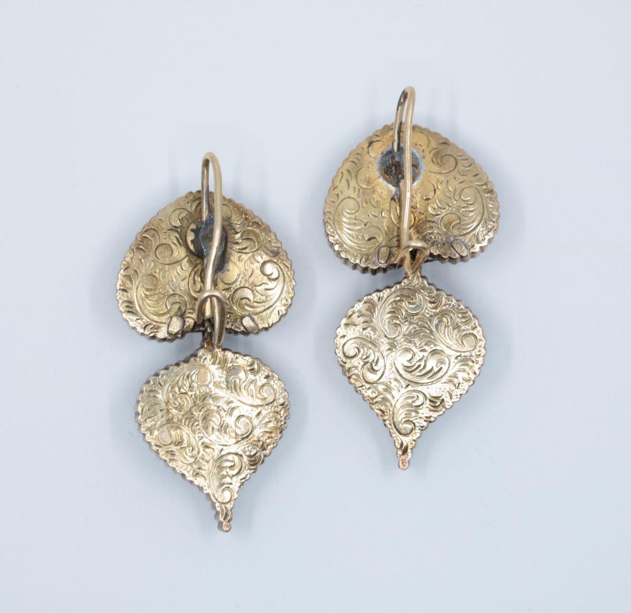 Vintage 22K Gold Indain Mughal Gem Set Earrings For Sale 2
