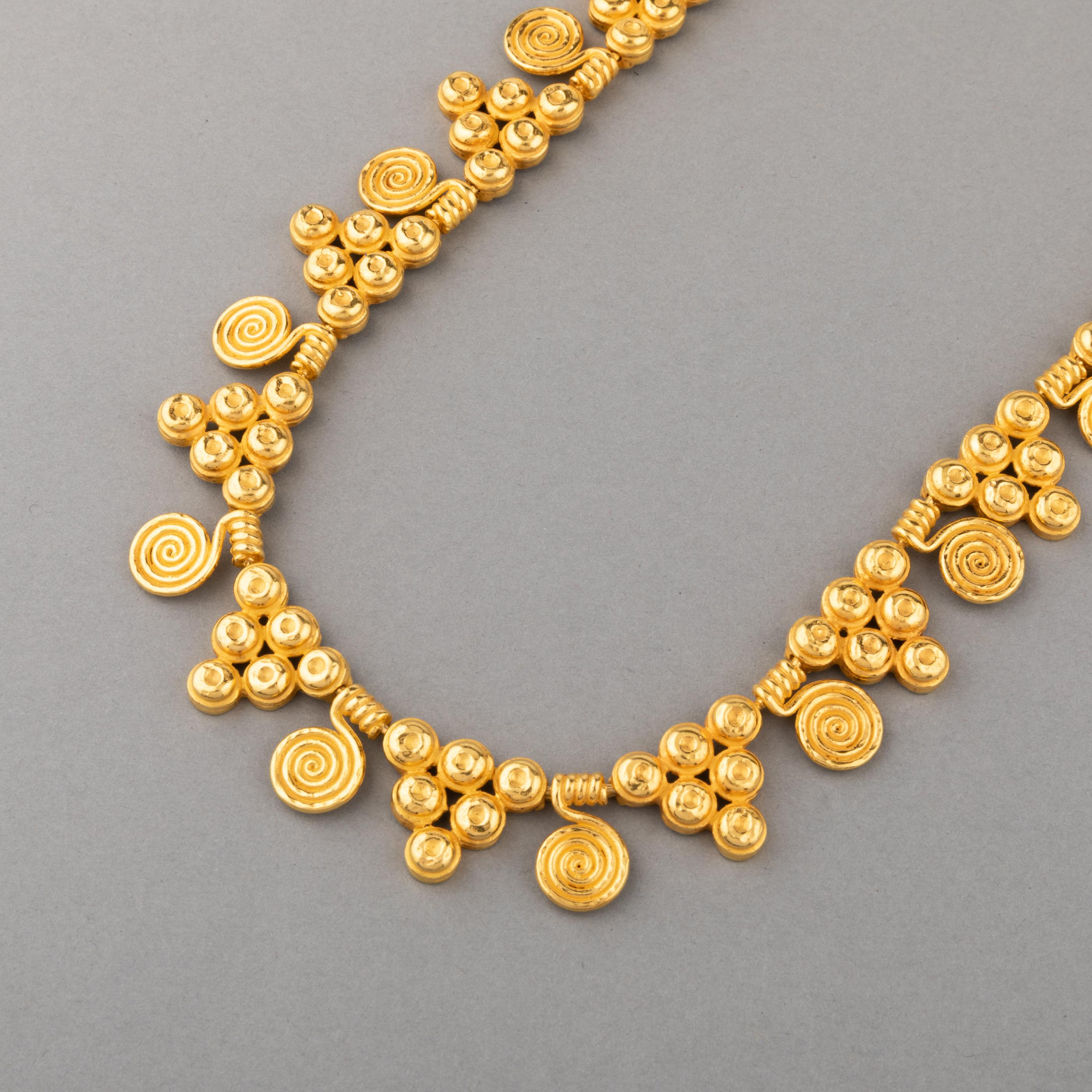 Vintage 22k gold Necklace by Zolotas In Good Condition For Sale In Saint-Ouen, FR
