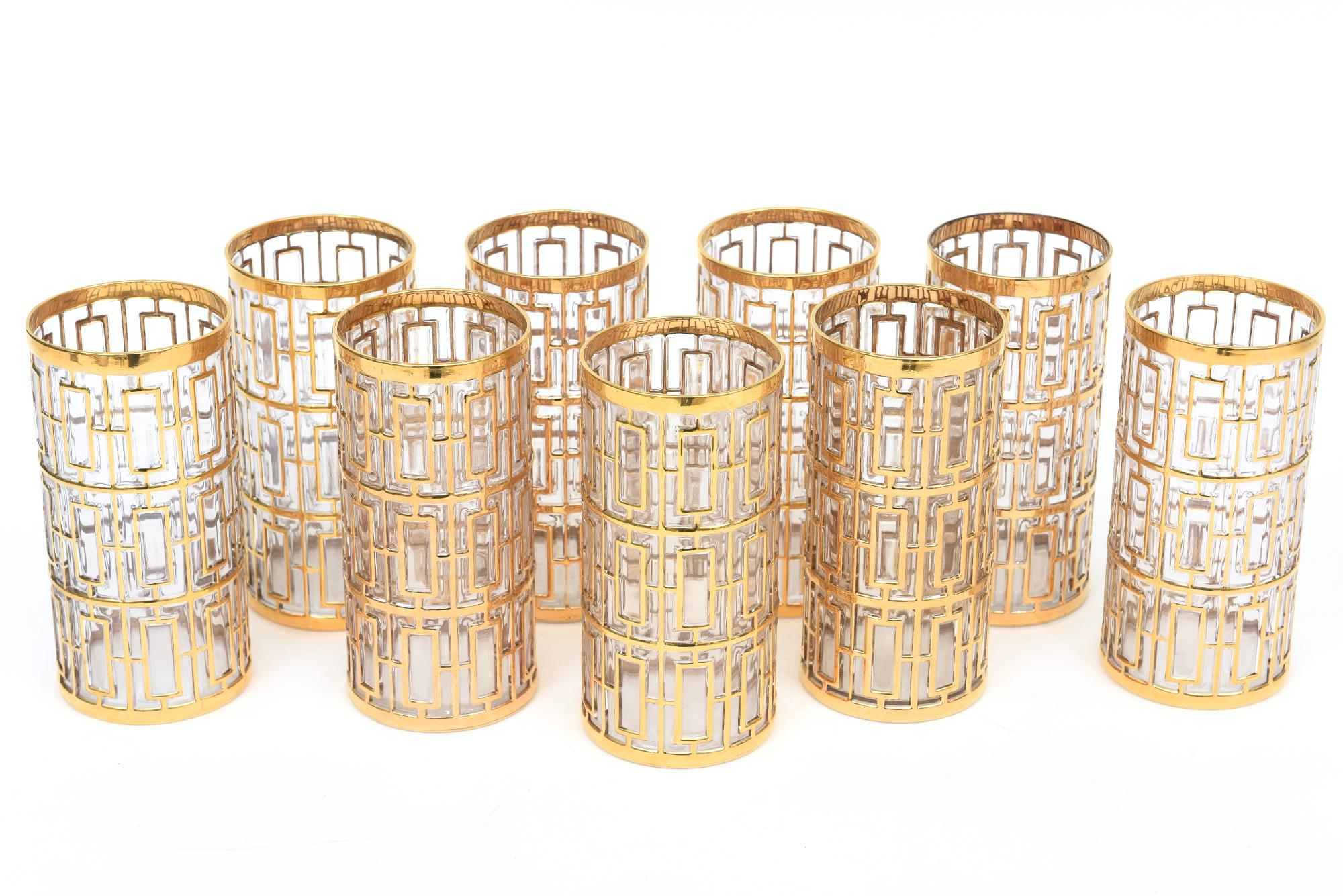 Cet élégant ensemble de verres à cocktail Imperial Glass des années 1960 est recouvert d'or 22 carats sur du verre transparent et présente le motif de treillis de l'écran shoji, aussi appelé 