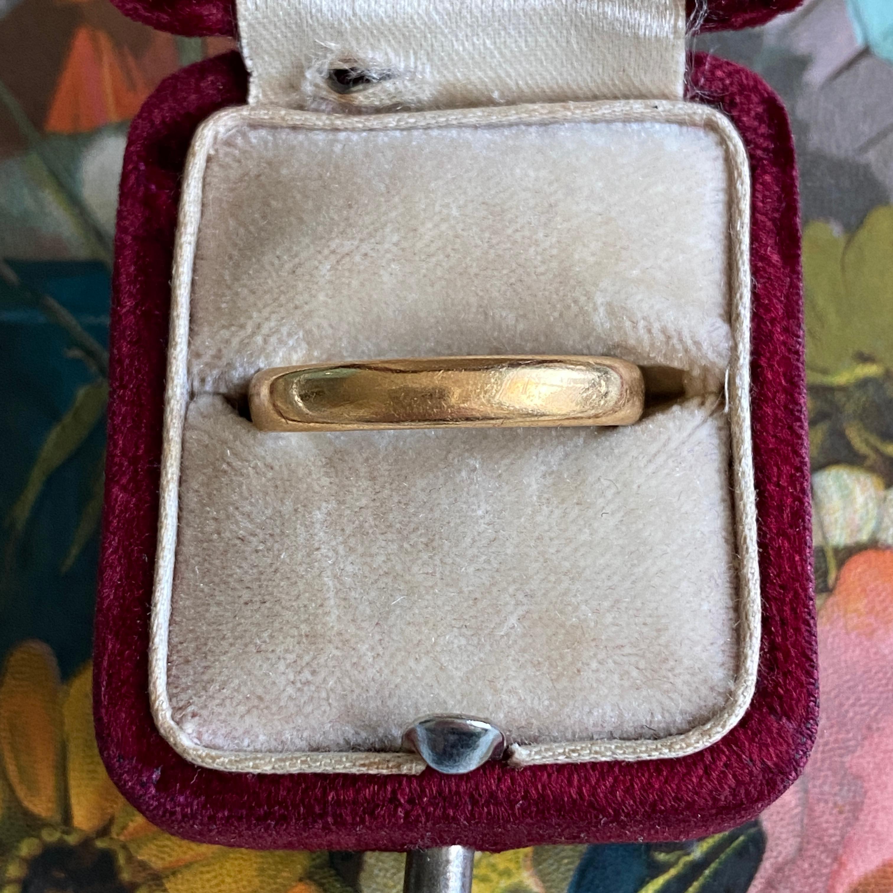 Vintage 22k Rounded Wedding Band Ring 4