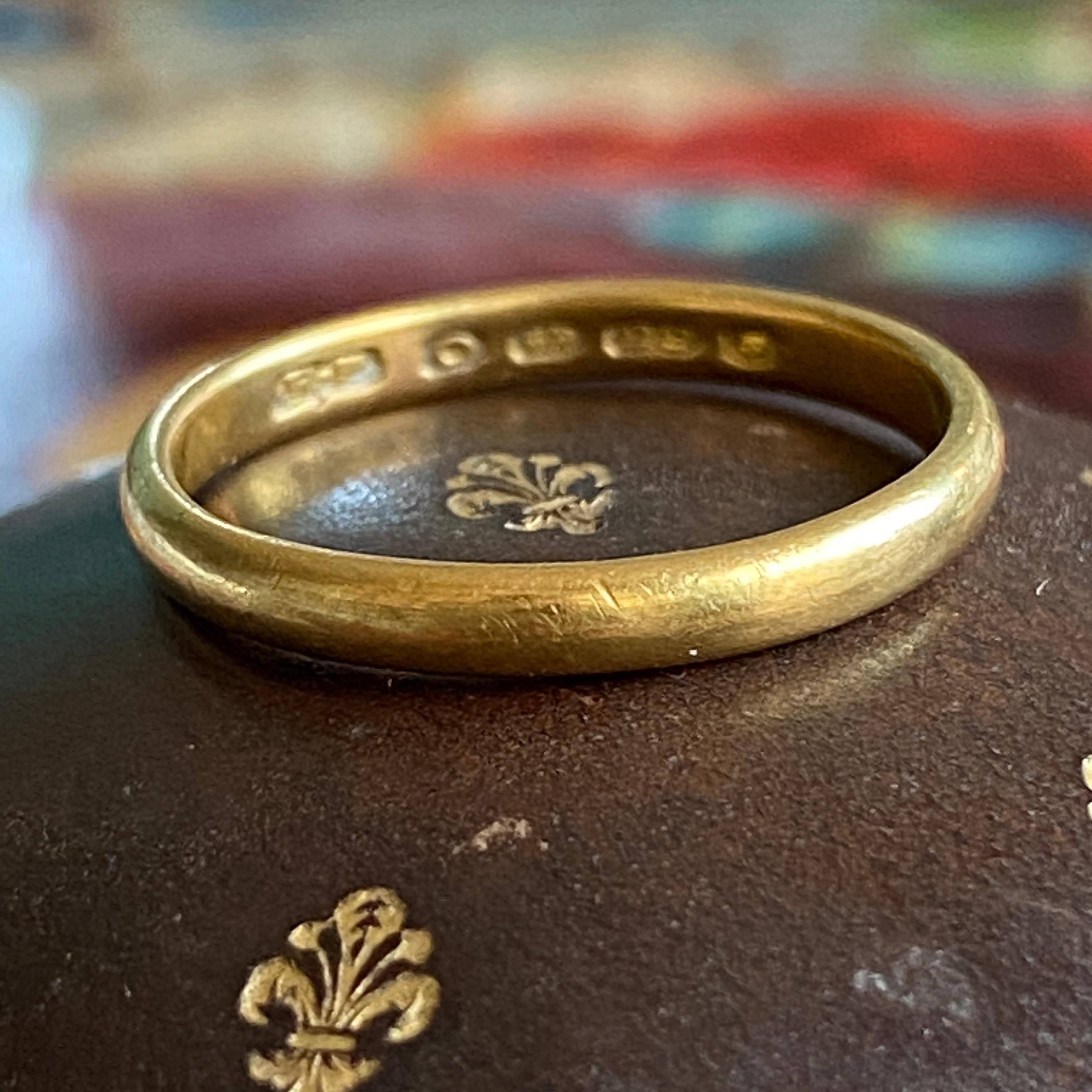 Vintage 22k Rounded Wedding Band Ring In Good Condition In Scotts Valley, CA