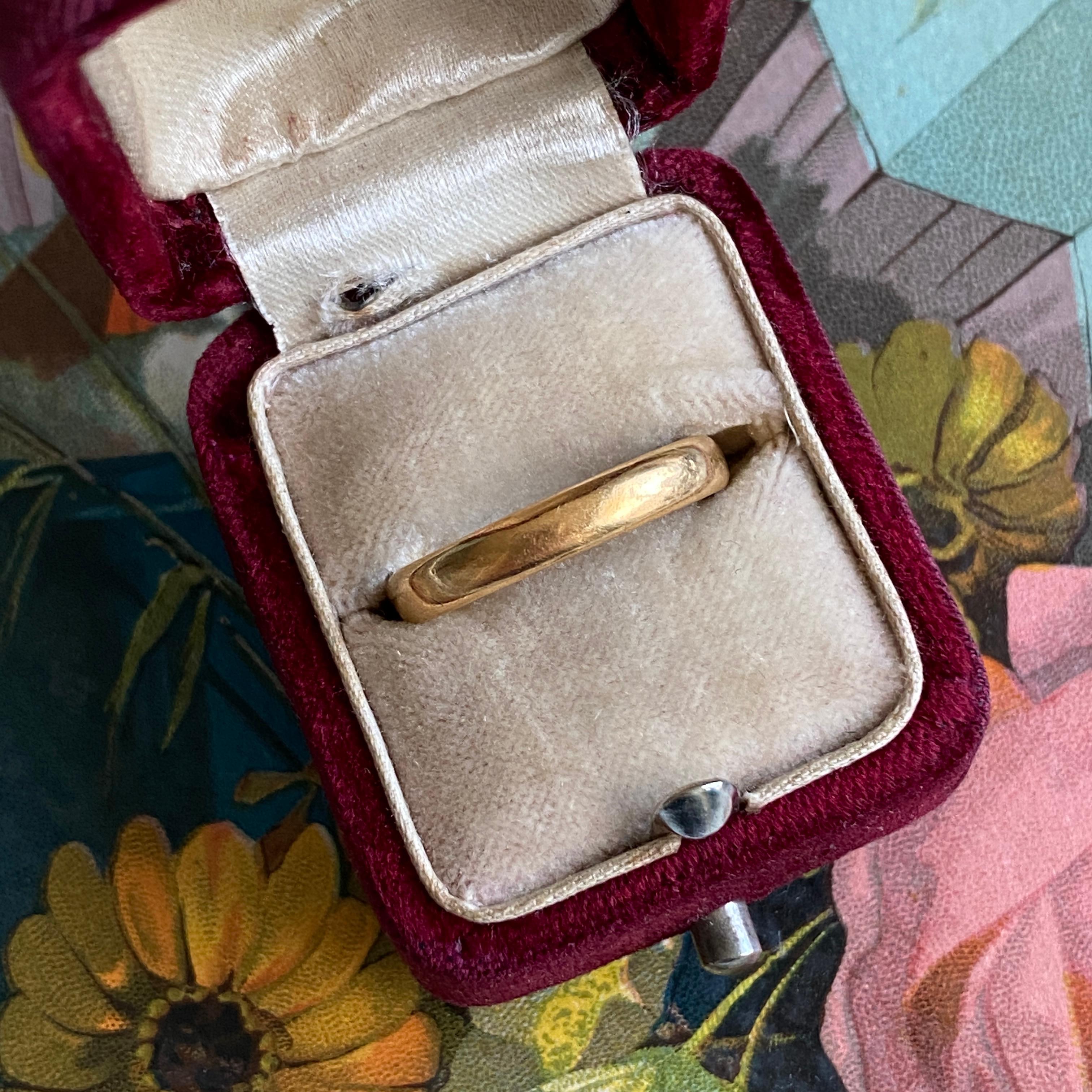 Vintage 22k Rounded Wedding Band Ring 3