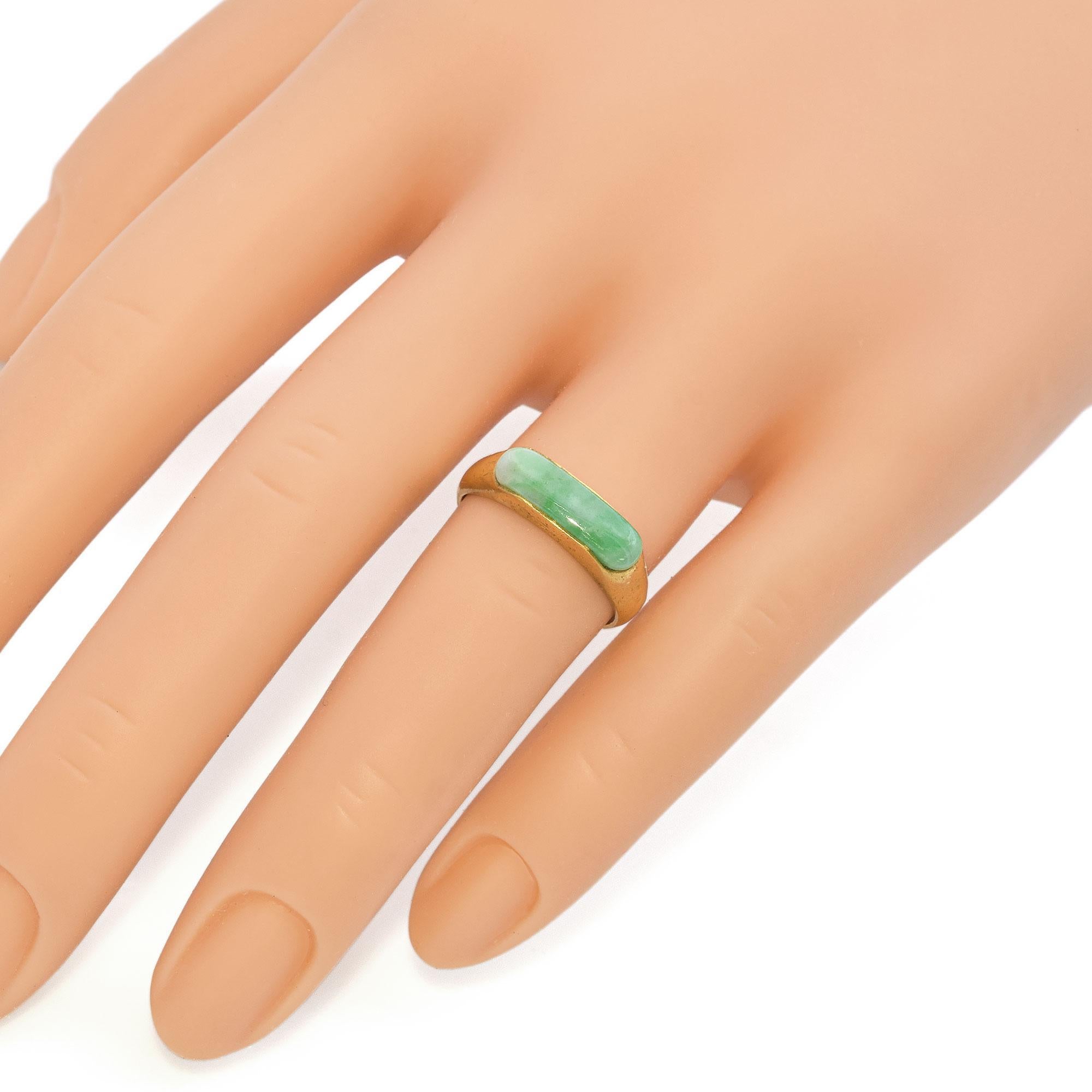 Cabochon Vintage 22k Yellow Gold 1.07 Ct Green Jade Saddle Ring For Sale