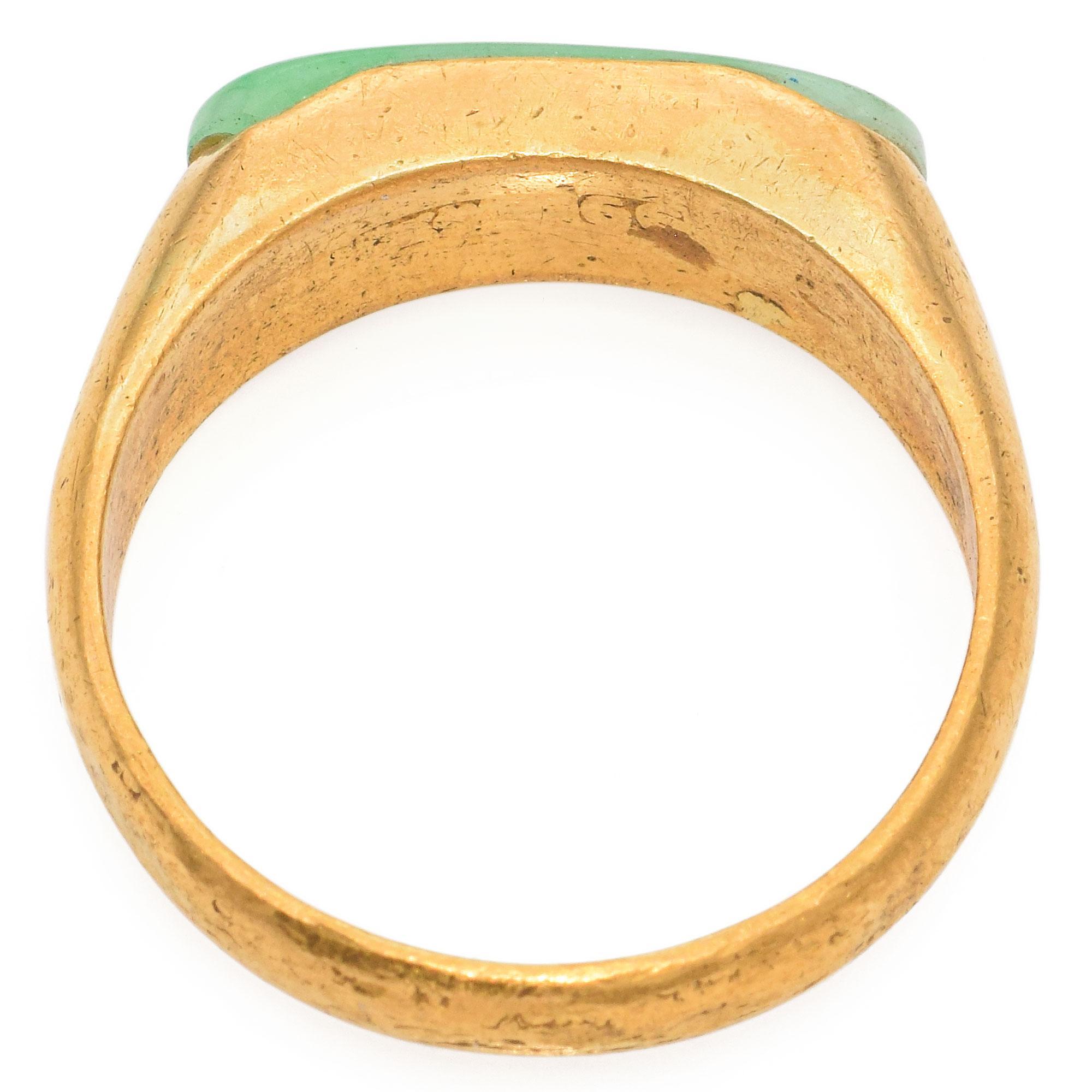 Women's Vintage 22k Yellow Gold 1.07 Ct Green Jade Saddle Ring For Sale