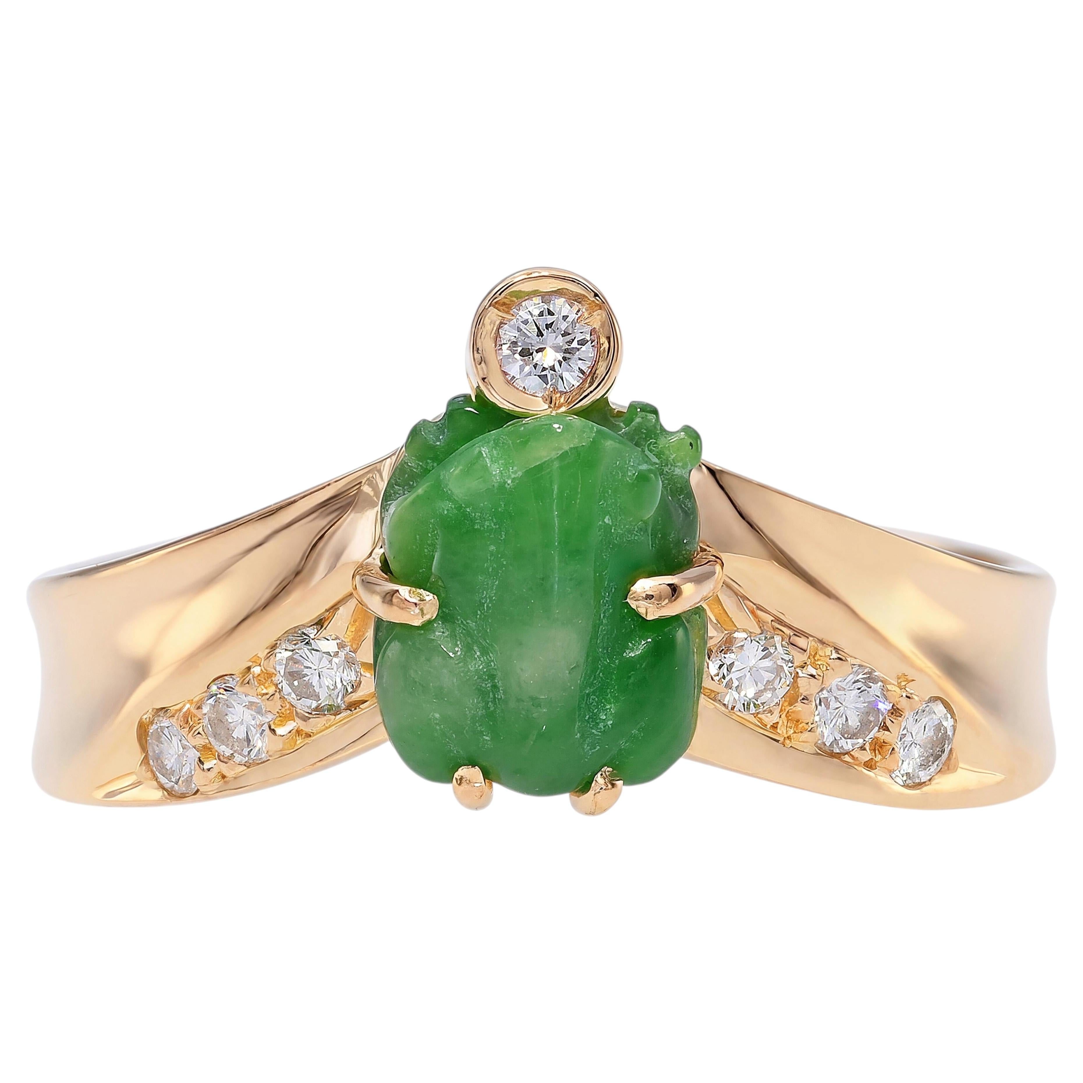Vintage 22k Yellow Gold Carved Jadeite Frog and Diamond Ring For Sale