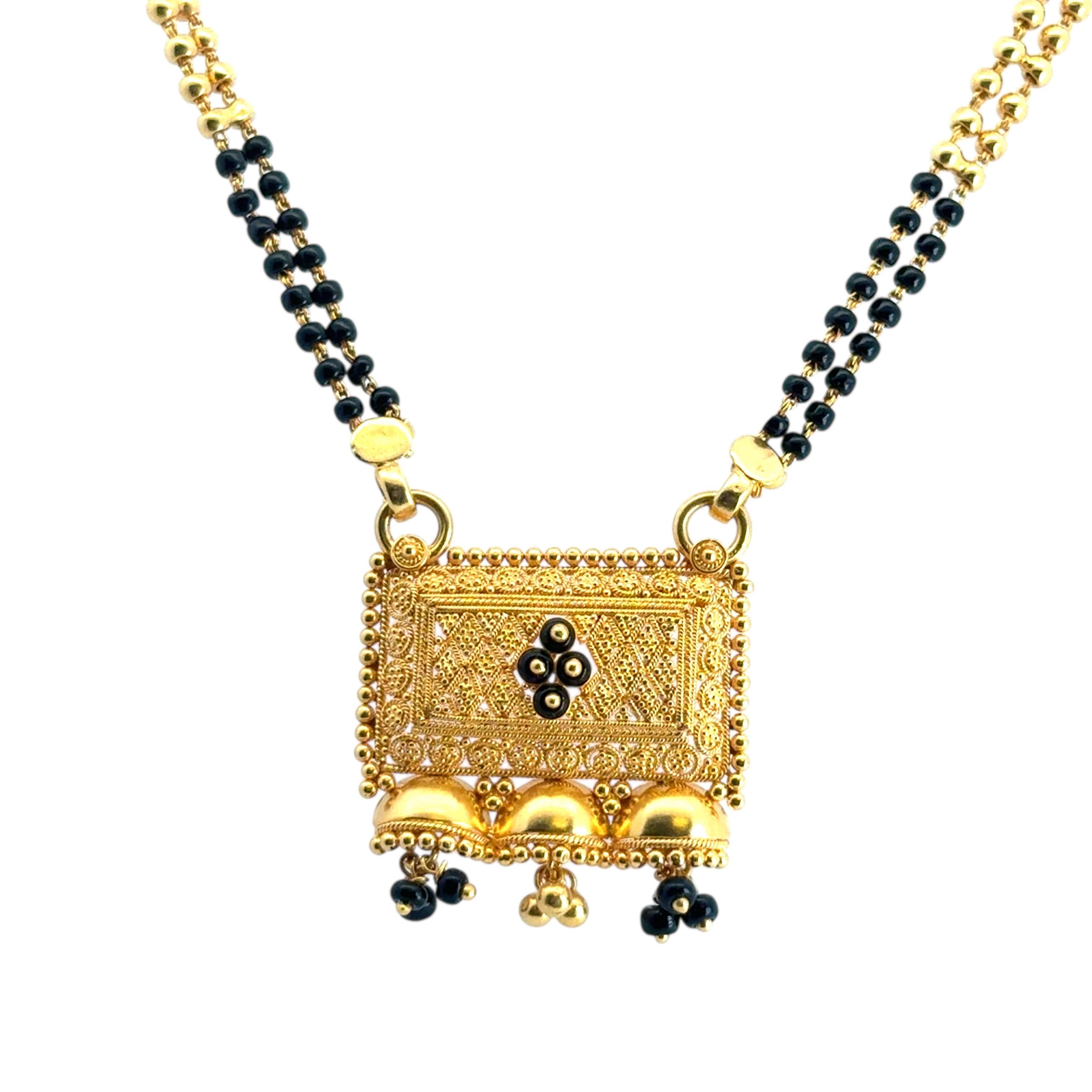 Halskette mit kühnem Anhänger, 22 Karat Gelbgold, doppelreihiger Schwarzgoldperlen-Perlen- und kühnem Vintage-Anhänger Damen im Angebot