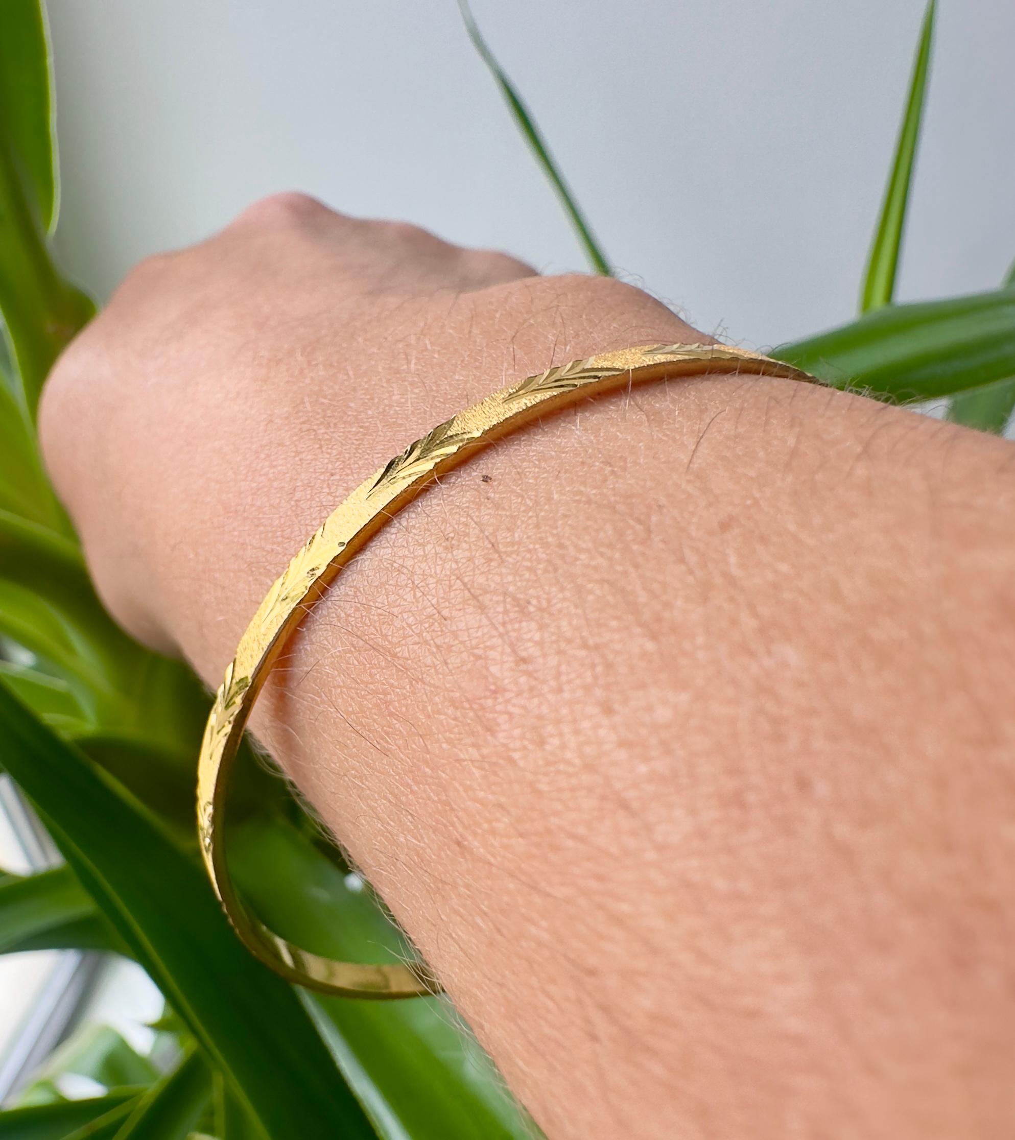 Vintage 22K Yellow Gold Etched Pattern Slip-on Bangle Bracelet 4
