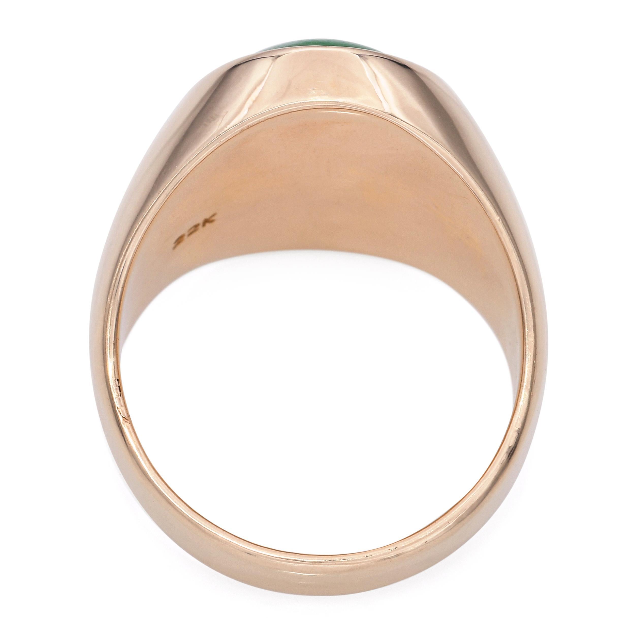 Vintage 22k Yellow Gold Green Jade Ring In Good Condition For Sale In New York, NY