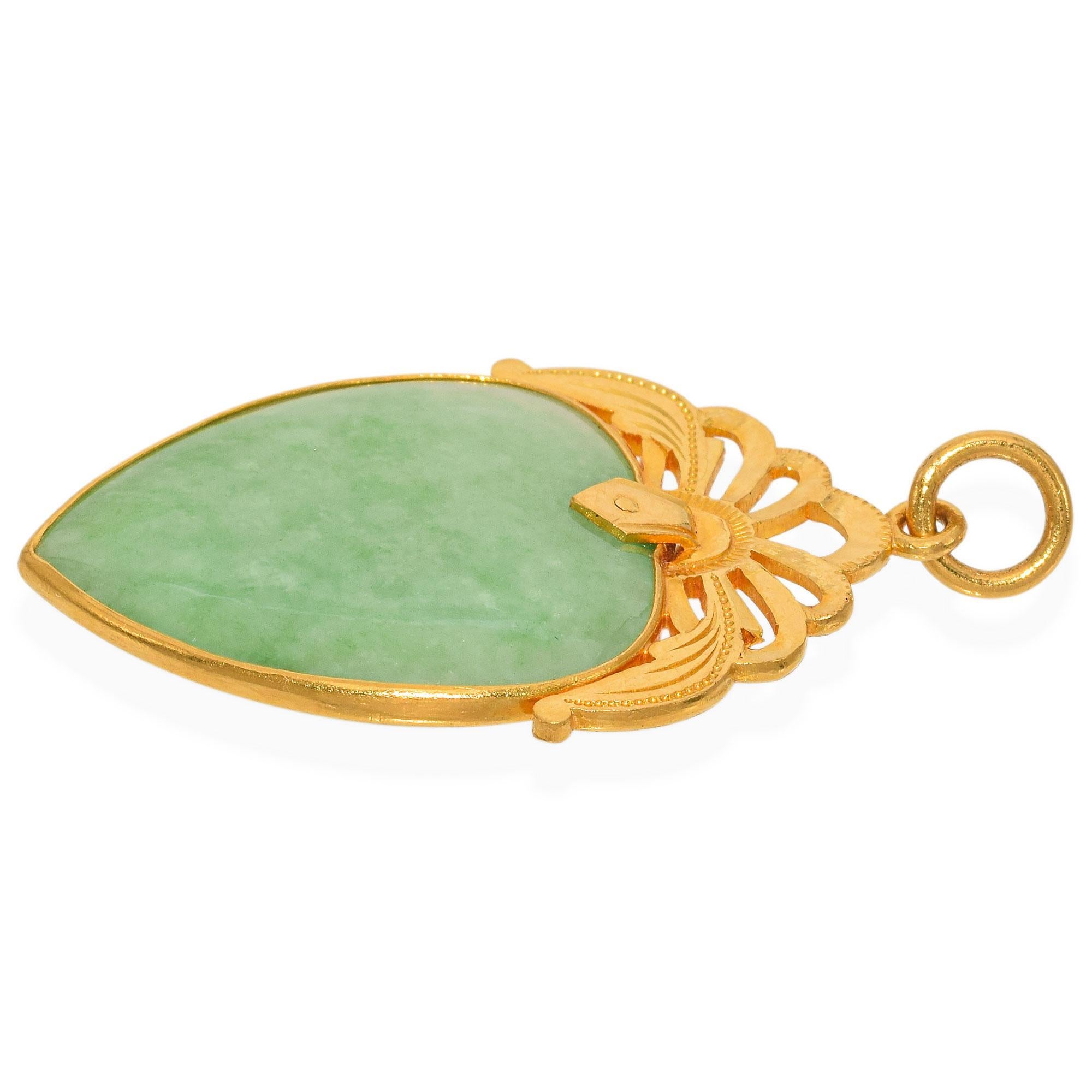 Ciondolo cabochon di giada d'epoca in oro giallo 22k In condizioni buone in vendita a New York, NY