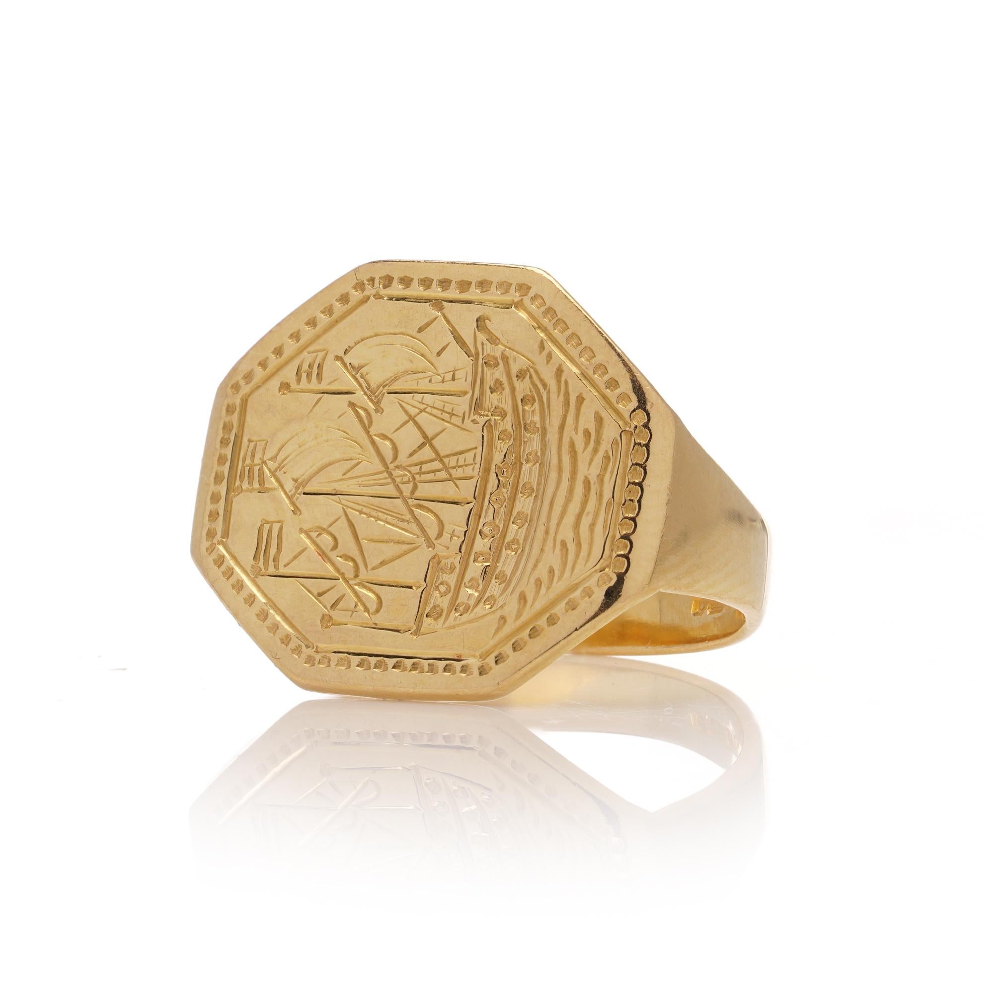 Vintage 22kt. yellow gold signet ring featuring the man-of-war ship In Good Condition For Sale In Braintree, GB