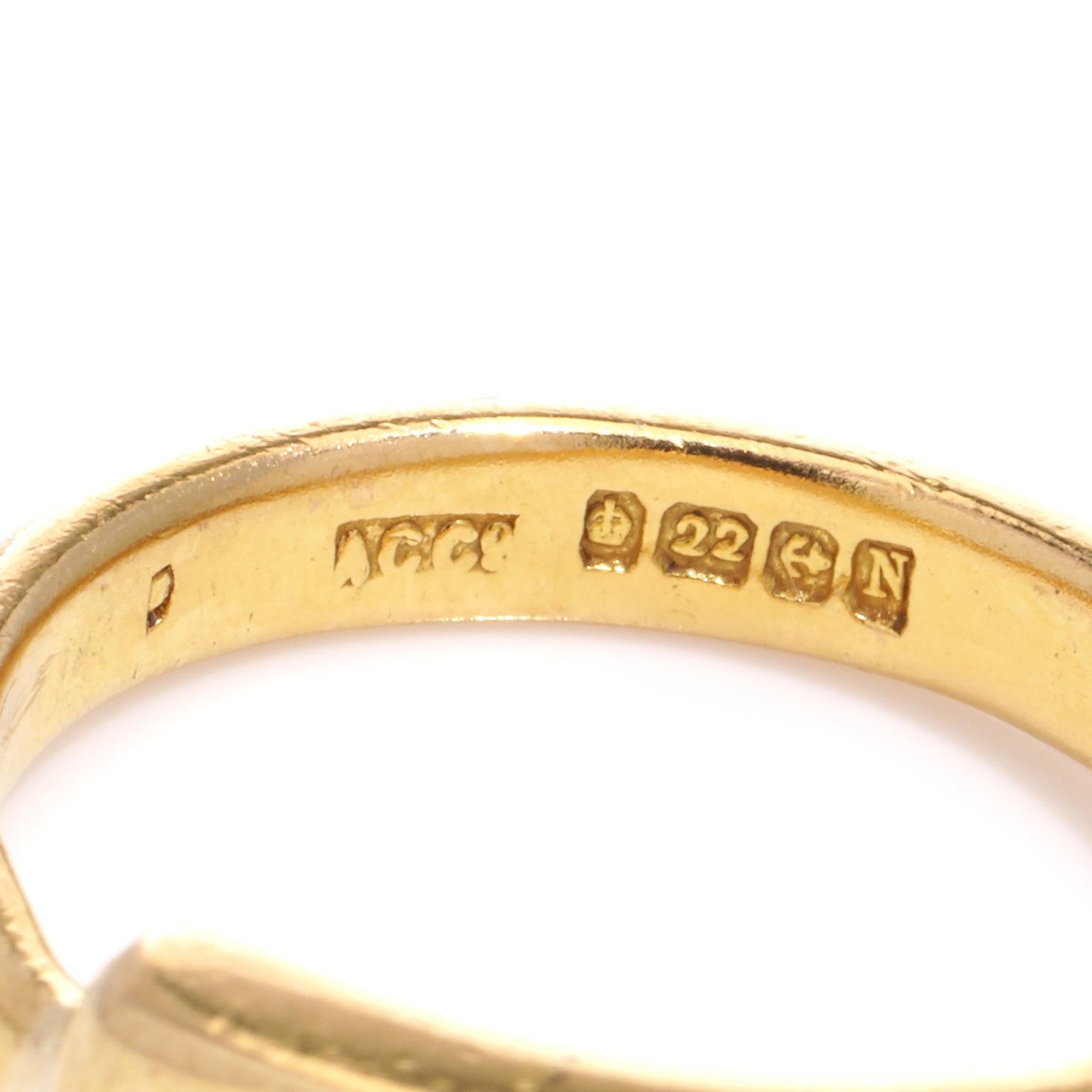 Vintage 22kt Gelbgold Drei-Stein-Diamant-Ring im Angebot 1