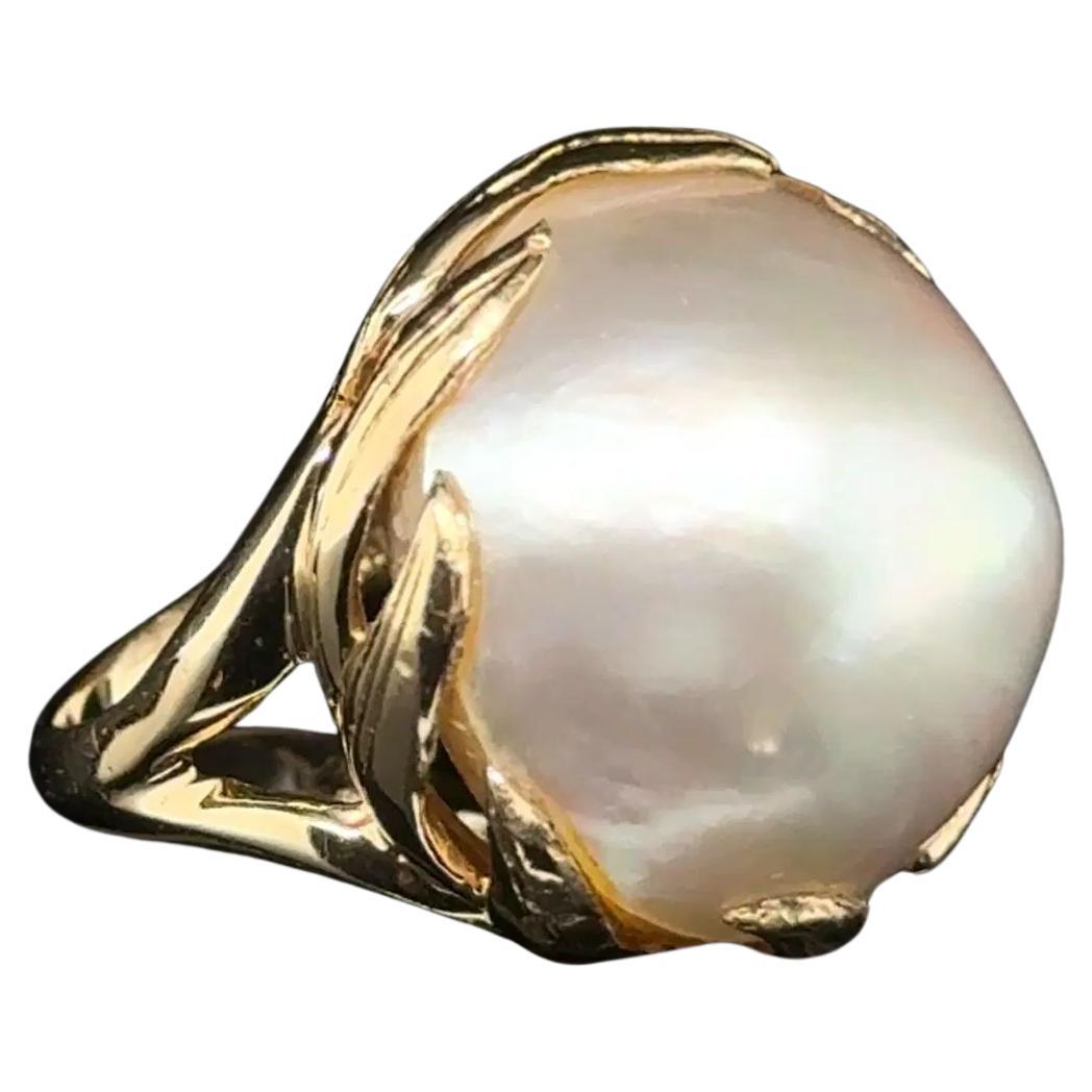 Vintage 22mm Round Mabe Pearl Gold Wave Bezel Design Dome Ring (bague dôme) en vente