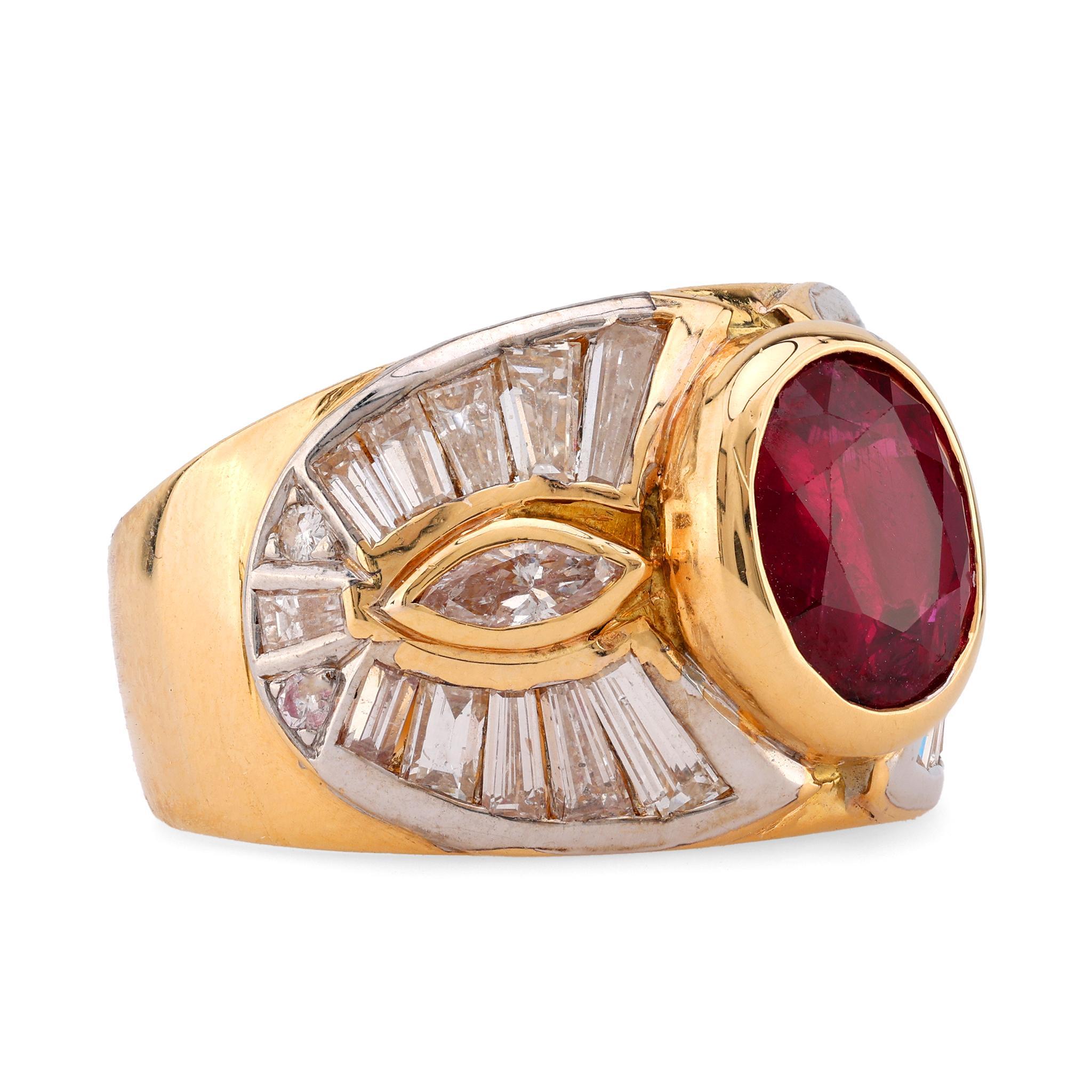 Cocktailring aus 18 Karat Gelbgold mit 2,3 Karat ovalem Rubin und Diamant (Moderne)