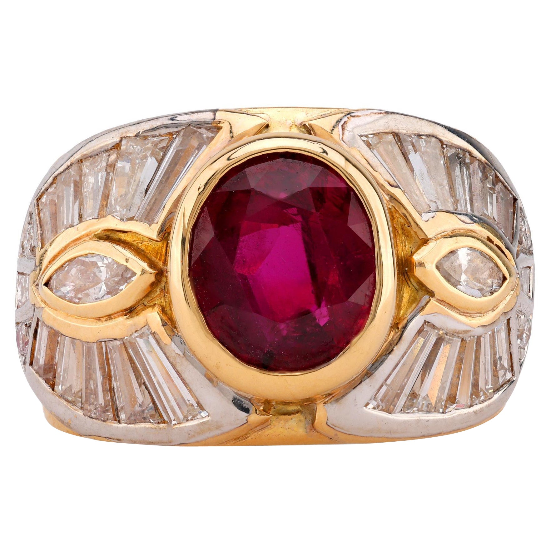 Cocktailring aus 18 Karat Gelbgold mit 2,3 Karat ovalem Rubin und Diamant