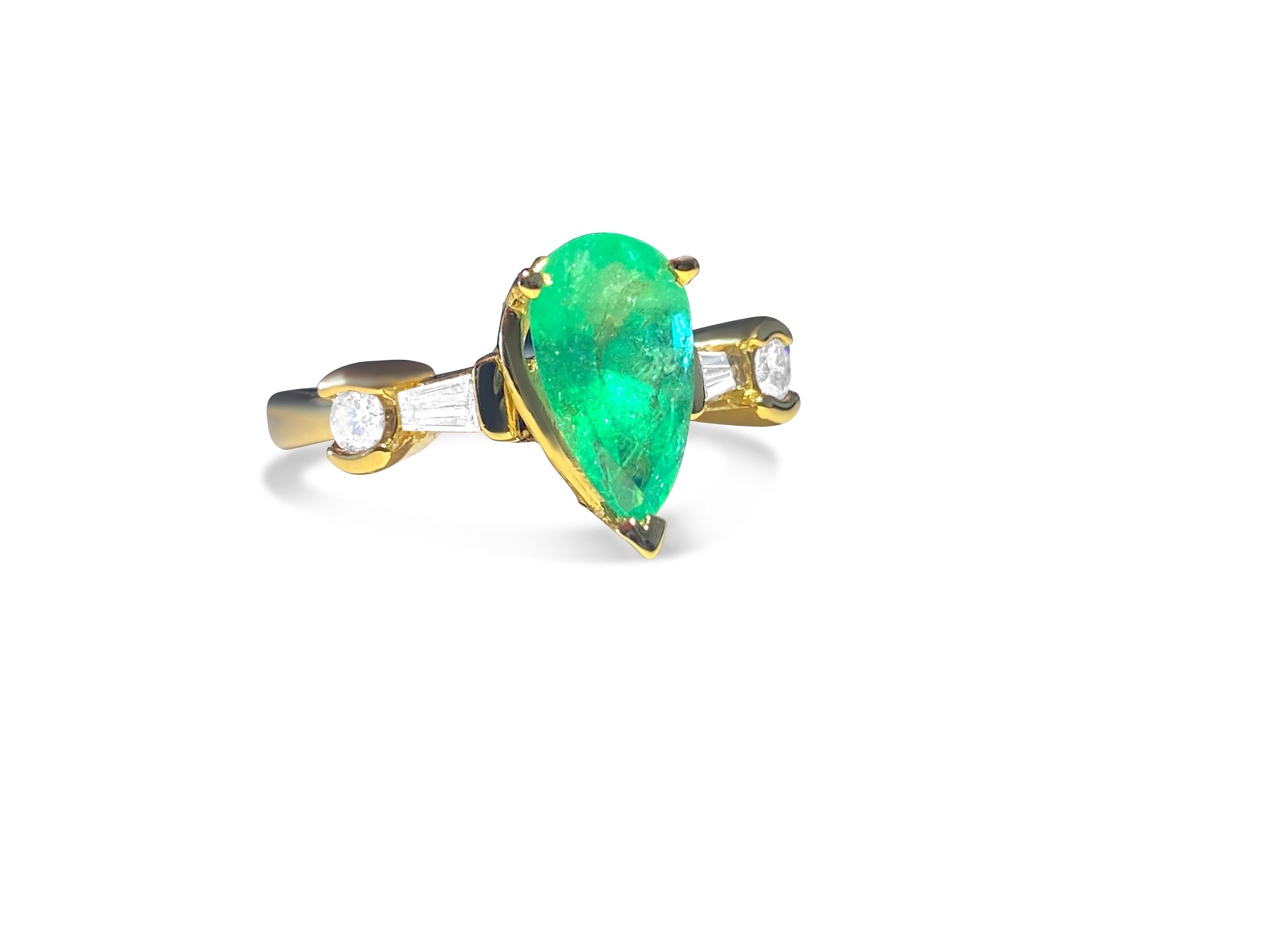 Edwardian Vintage 2.30 Carat Emerald and Diamond Cocktail Ring For Sale