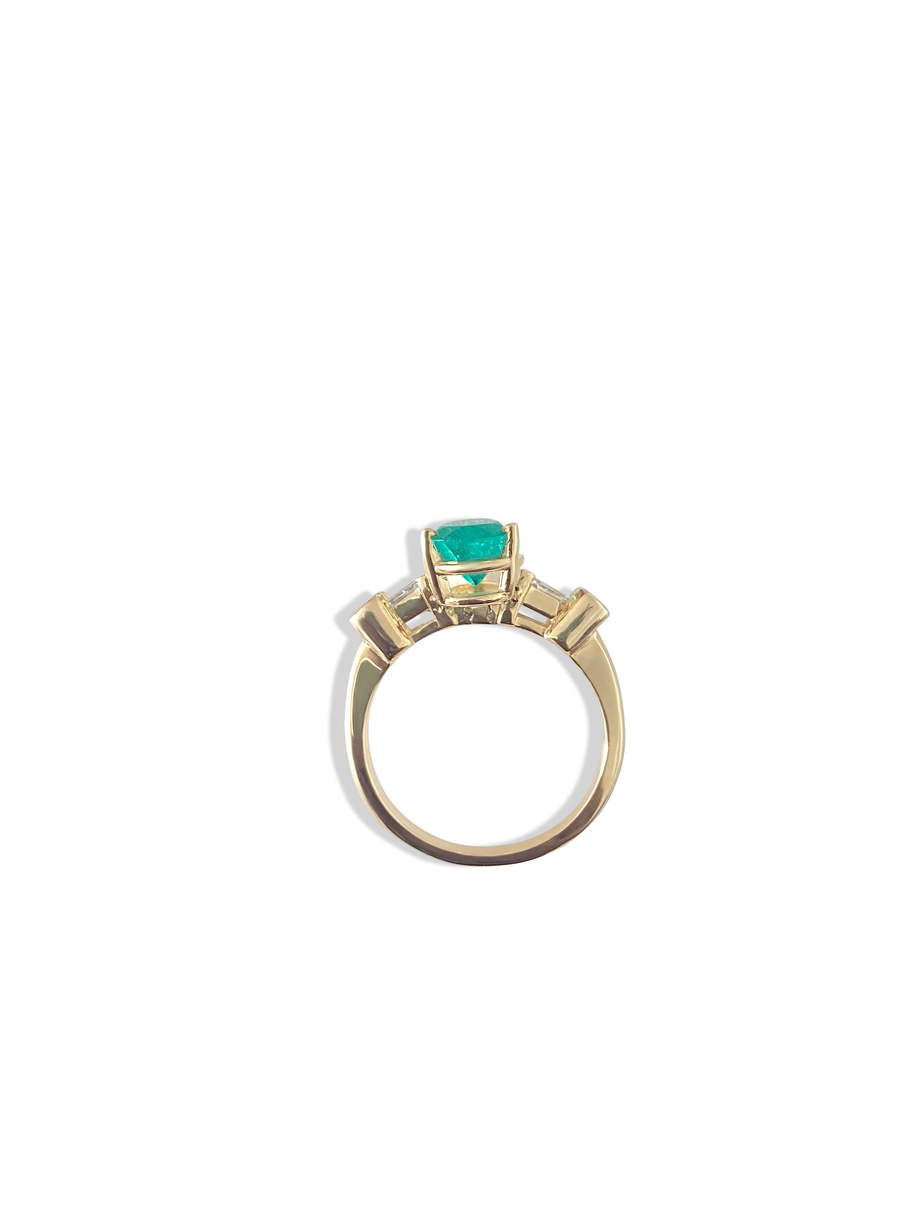 Women's or Men's Vintage 2.30 Carat Emerald and Diamond Cocktail Ring For Sale