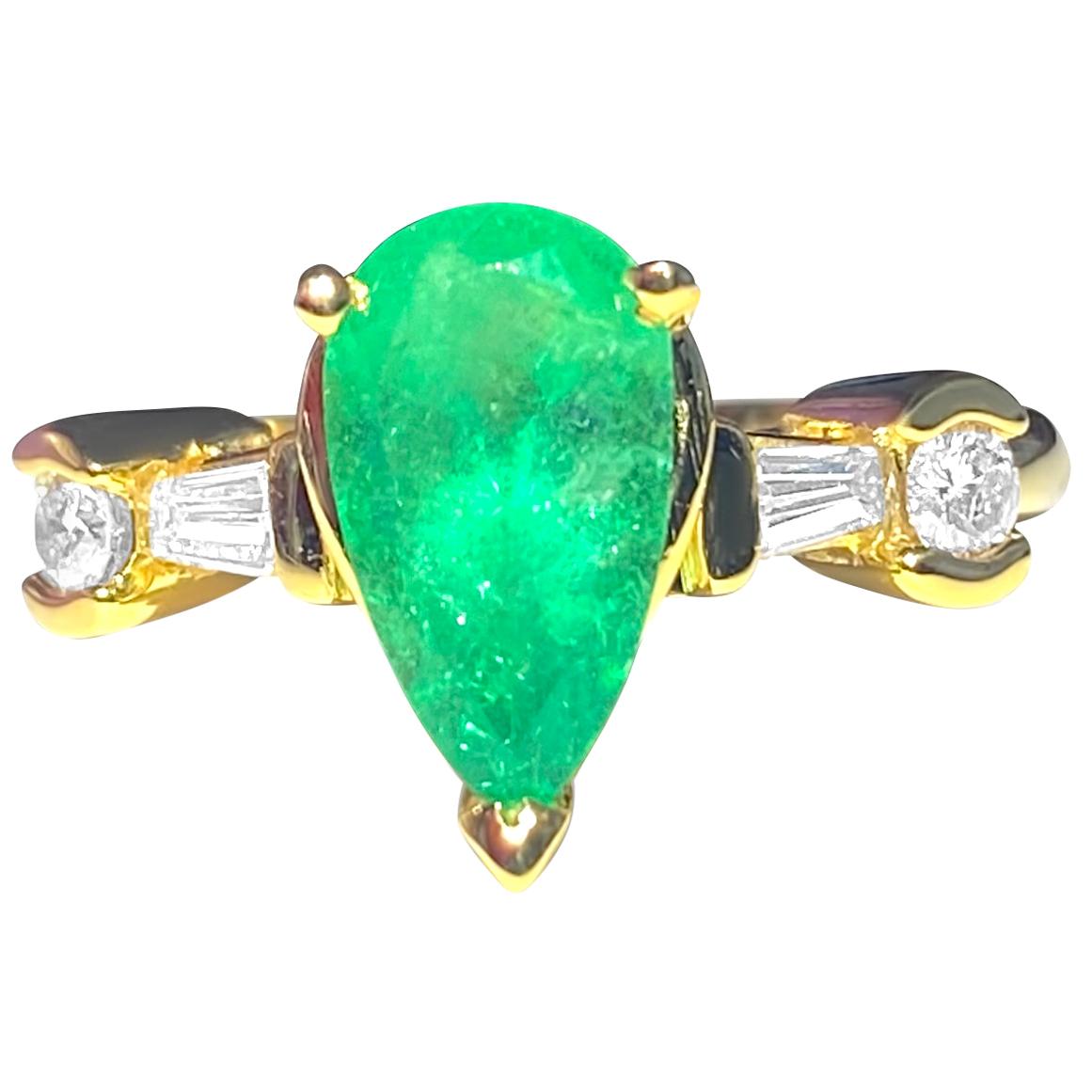 Vintage 2.30 Carat Emerald and Diamond Cocktail Ring For Sale