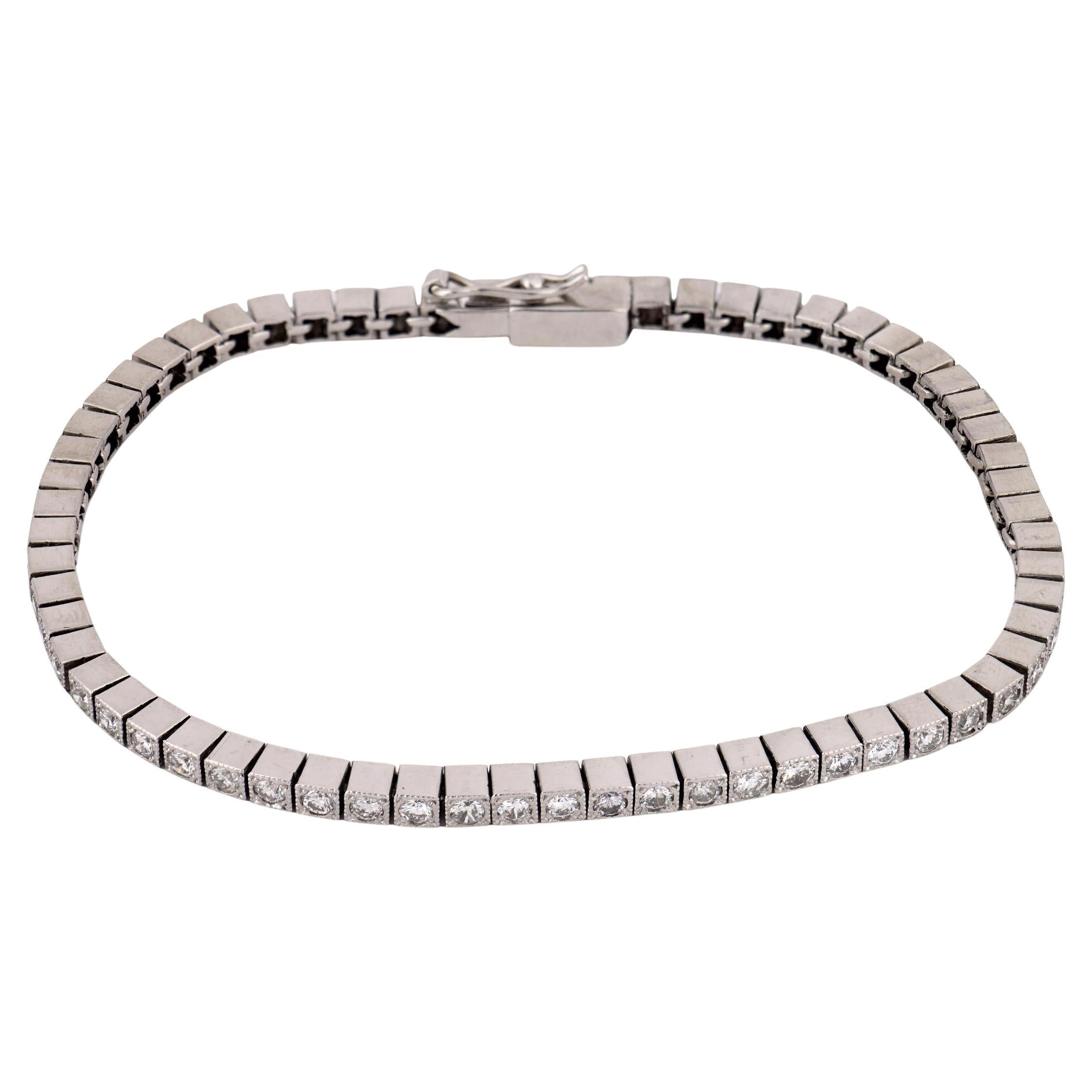 Bracelet tennis vintage en platine avec diamants de 2.30 carats poids total en vente