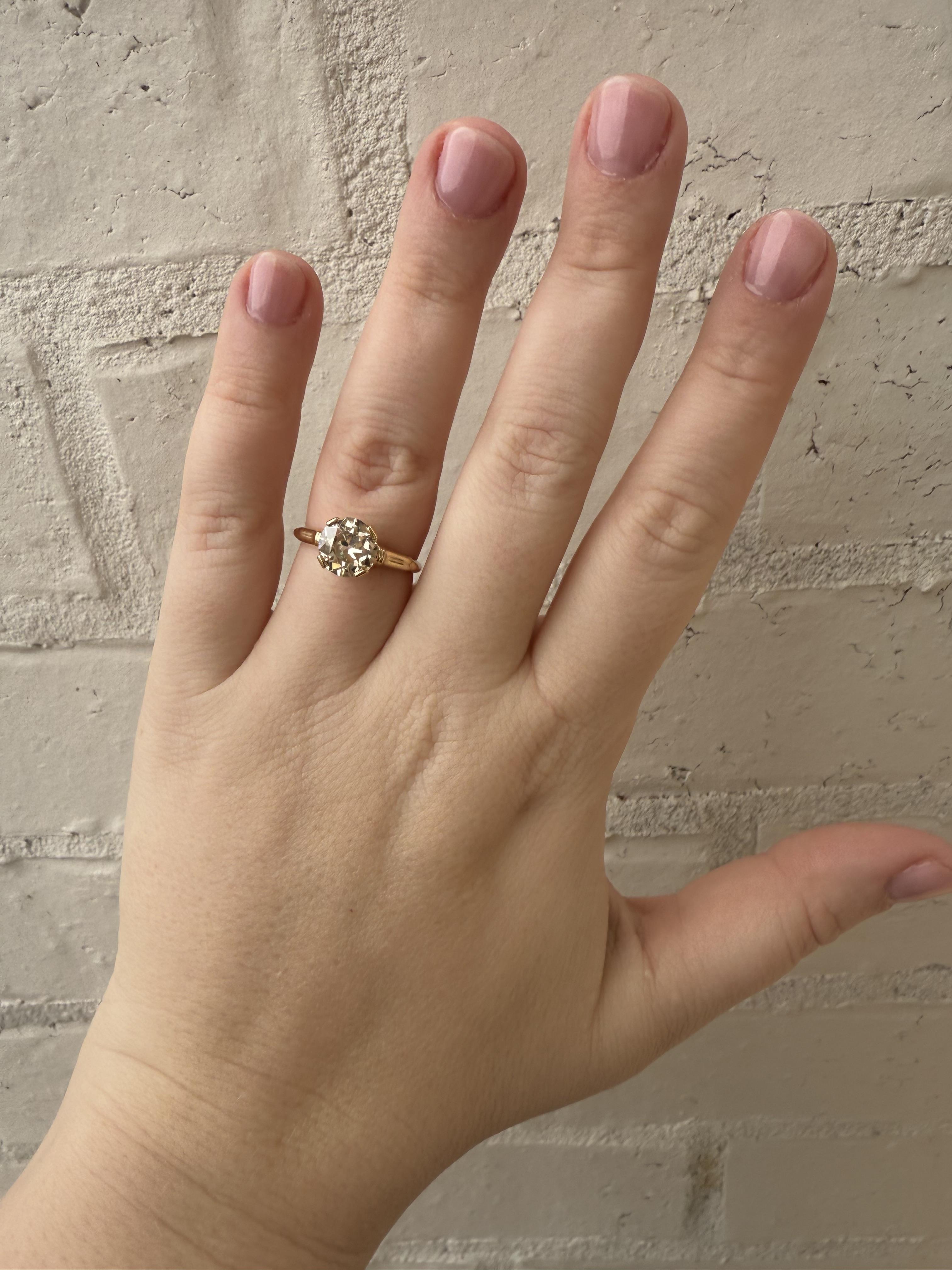 ¡¡Estamos encantados de ofrecer esta belleza vintage!!
Un solitario clásico de época. ¡Perfecto para apilar y poner en capas!

Detalles del anillo
Material: Oro amarillo de 14 quilates
Época: Retro 1940 - 1960
Anchura del cabezal: 8,1 mm
Altura de