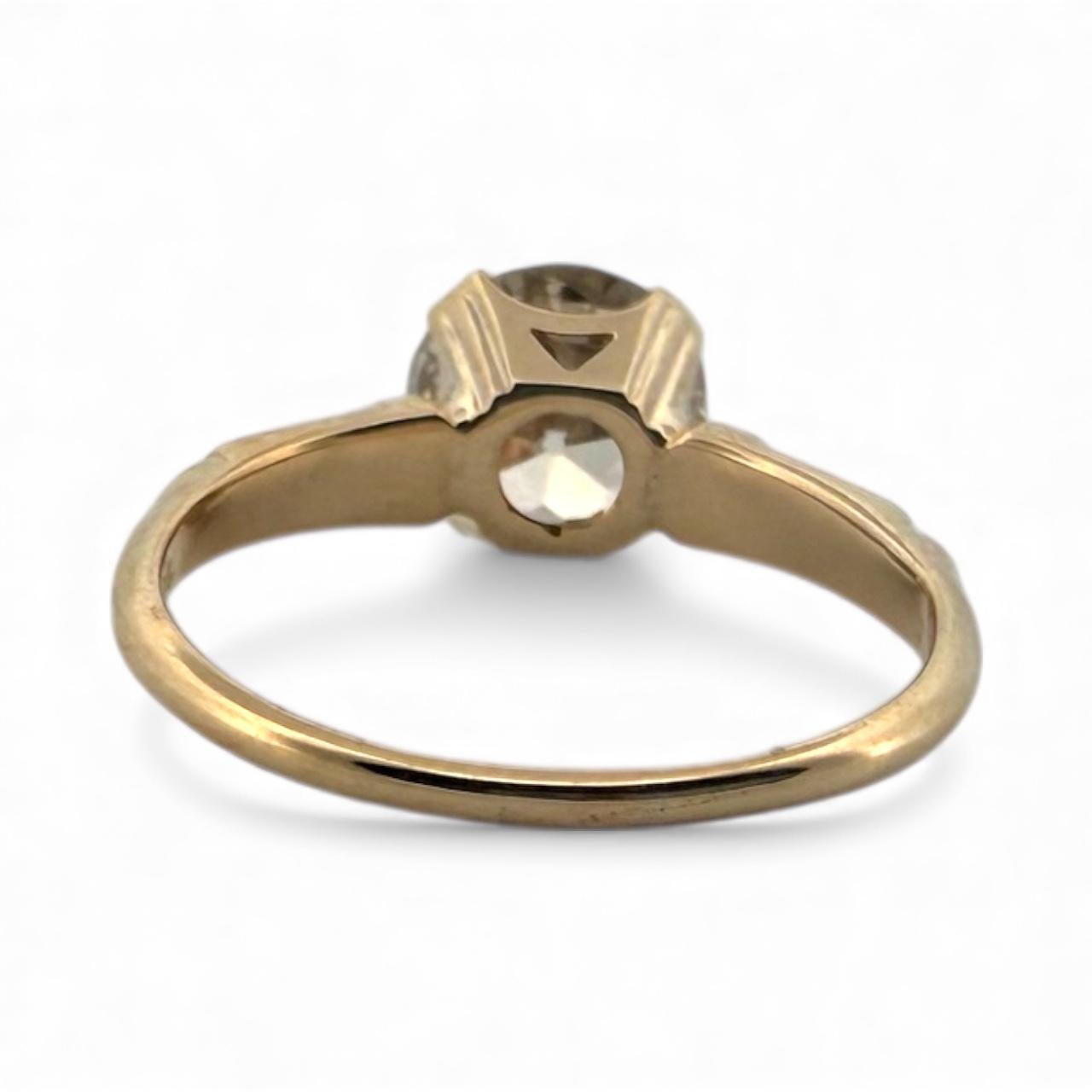 Anillo de compromiso vintage de diamantes talla europea antigua de 2,32 quilates y oro amarillo de 14 quilates en venta 3