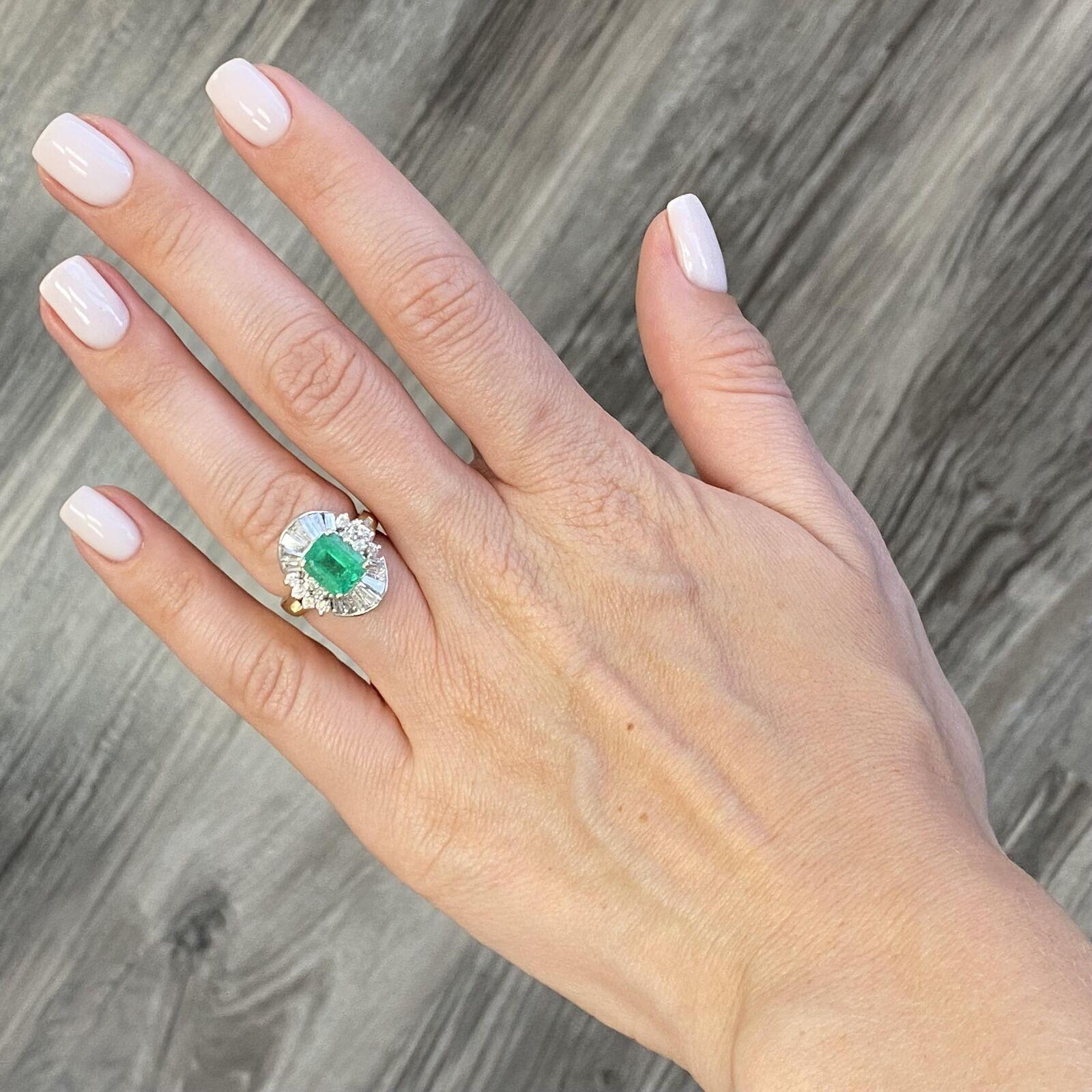 Specifications:

*Motivated to Sell – Please make a Fair Offer*

Pre-Owned (good condition; diamonds have some chips(need a loupe to see it))

Main Stone: 2.32ct Green Emerald

2.32ct Green Emerald with Diamonds In 14k Yellow
