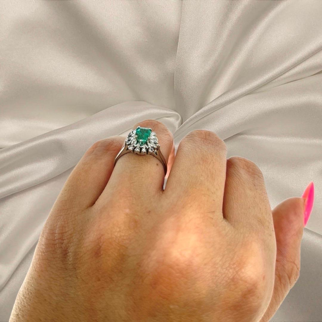 Vintage 2.33 Carat Emerald and Diamond Ring Dangle Drop Earrings Set 18k For Sale 1