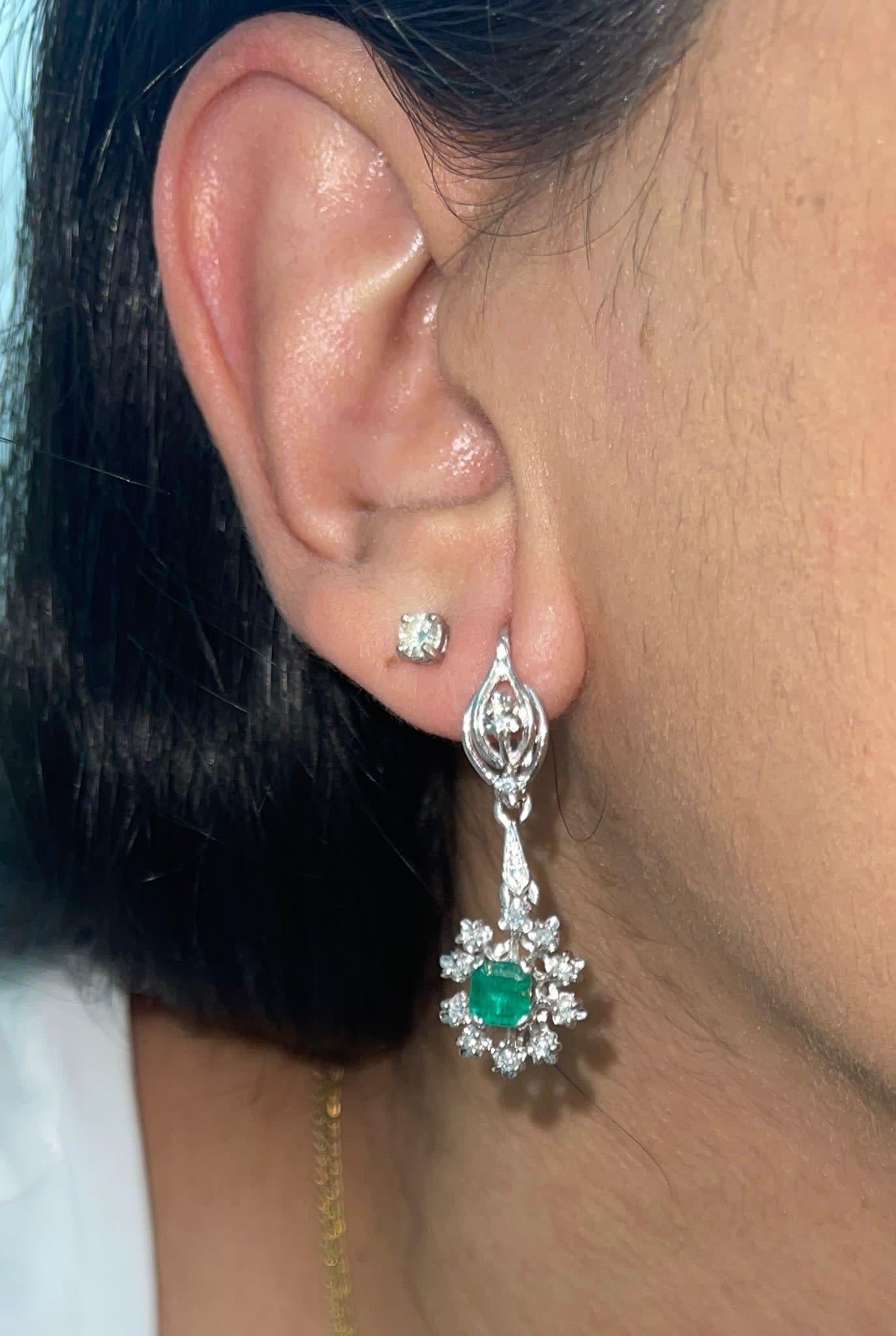 Vintage 2.33 Carat Emerald and Diamond Ring Dangle Drop Earrings Set 18k For Sale 2
