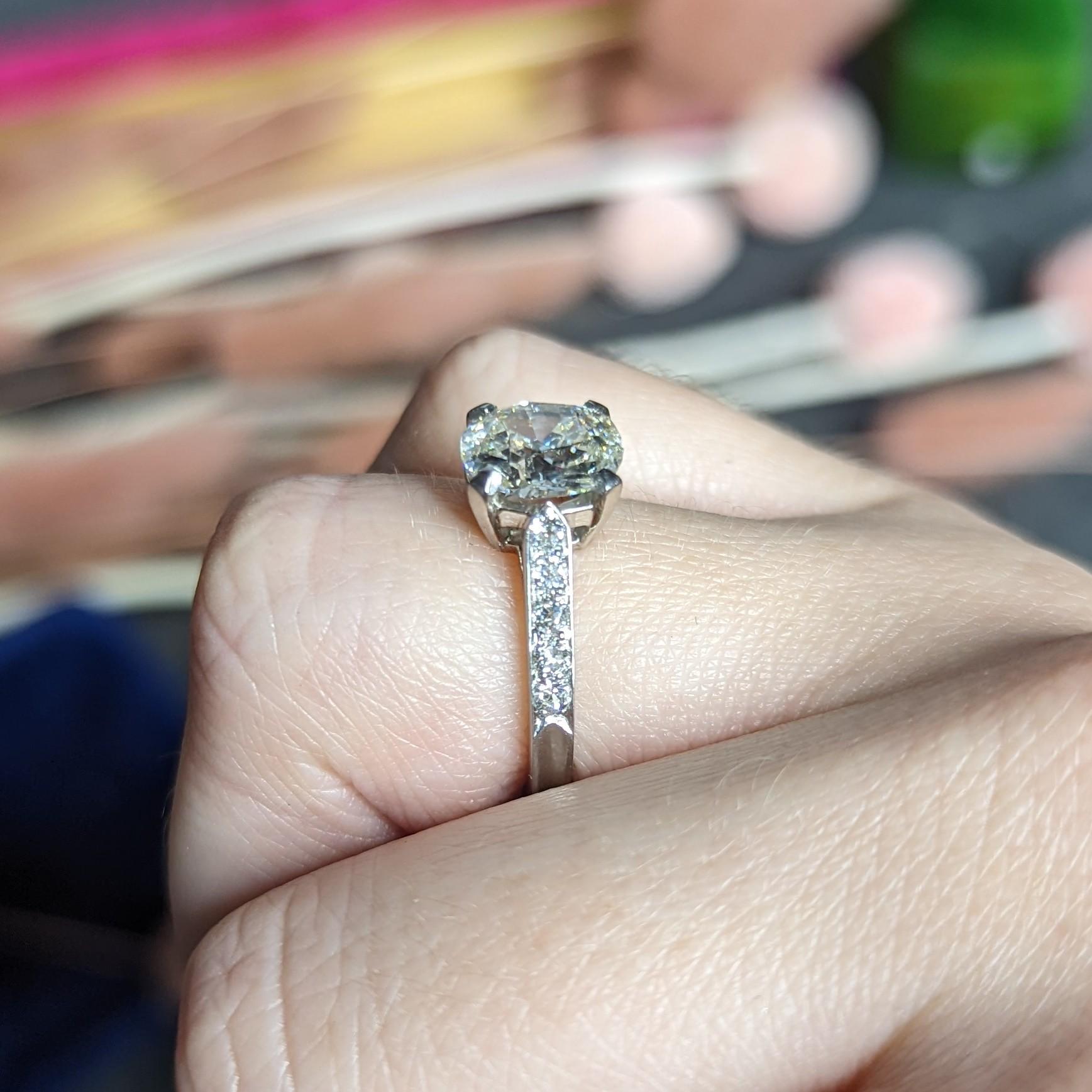 Vintage 2.33 Carats Old Mine Diamond Platinum Engagement Ring GIA For Sale 7