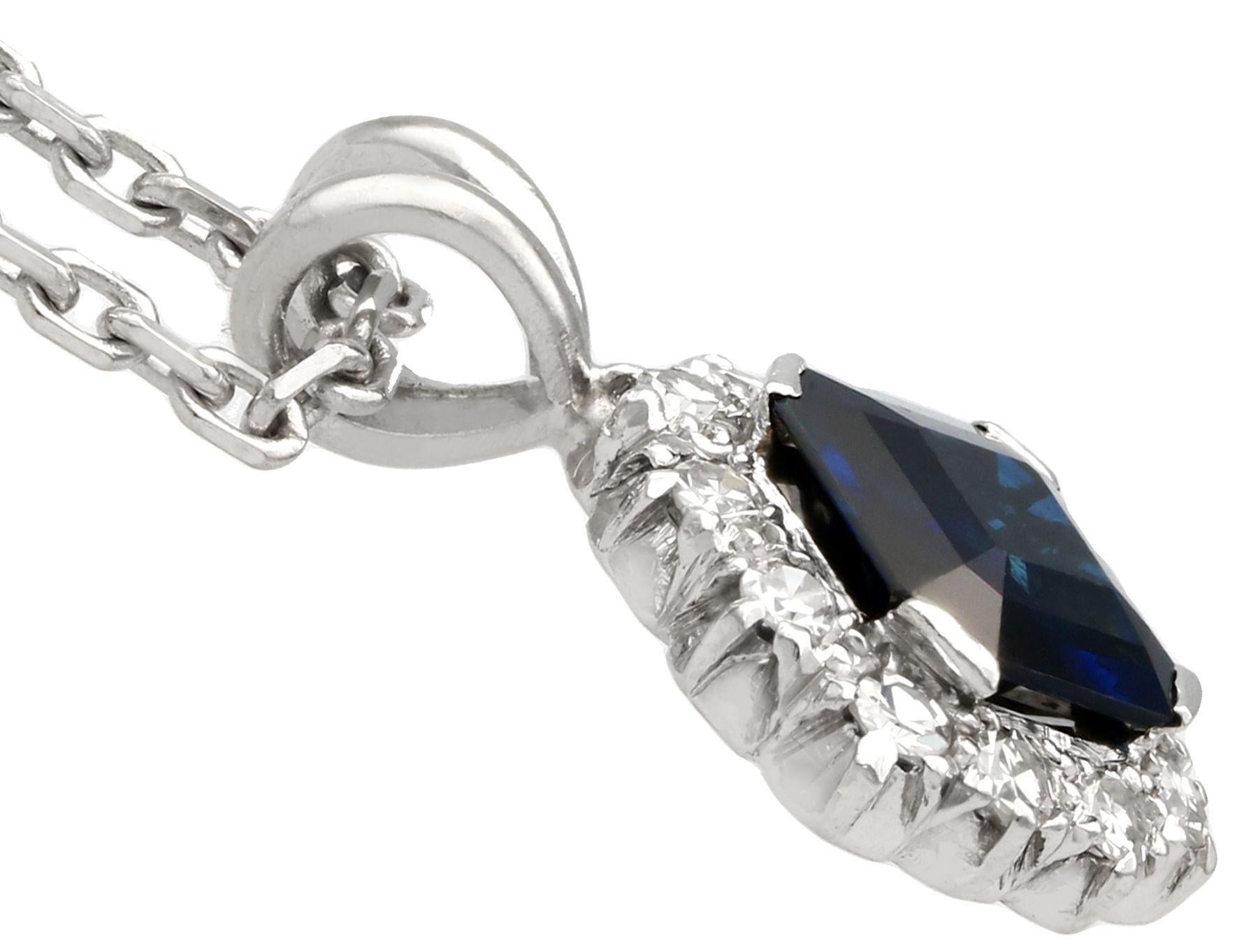 Vintage 2.35 Carat Sapphire and Diamond Platinum Cluster Pendant In Excellent Condition In Jesmond, Newcastle Upon Tyne