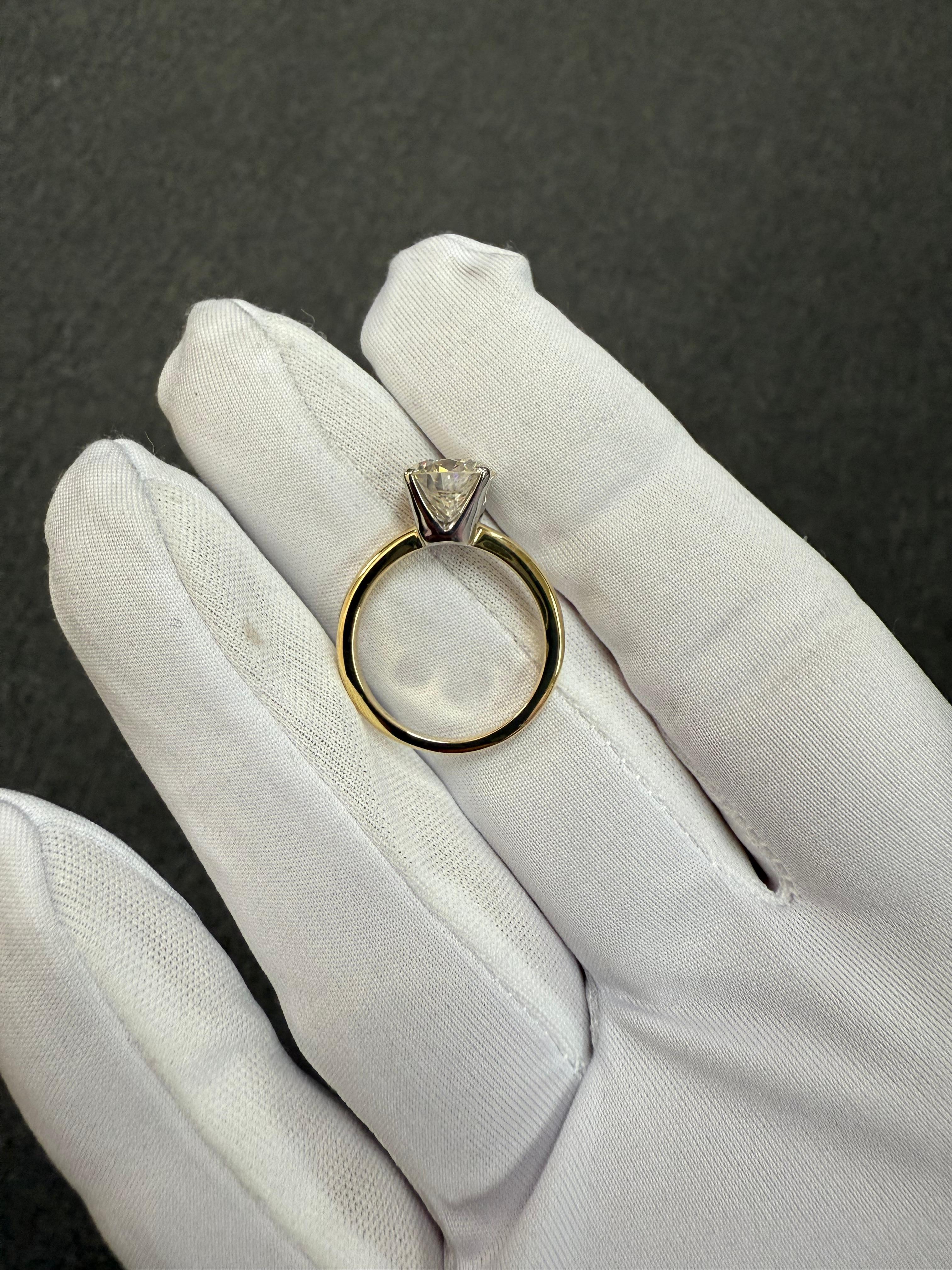 Vintage 2.36 Carat Solitaire Diamond 18k Yellow Gold Platinum Engagement Ring in vendita 5