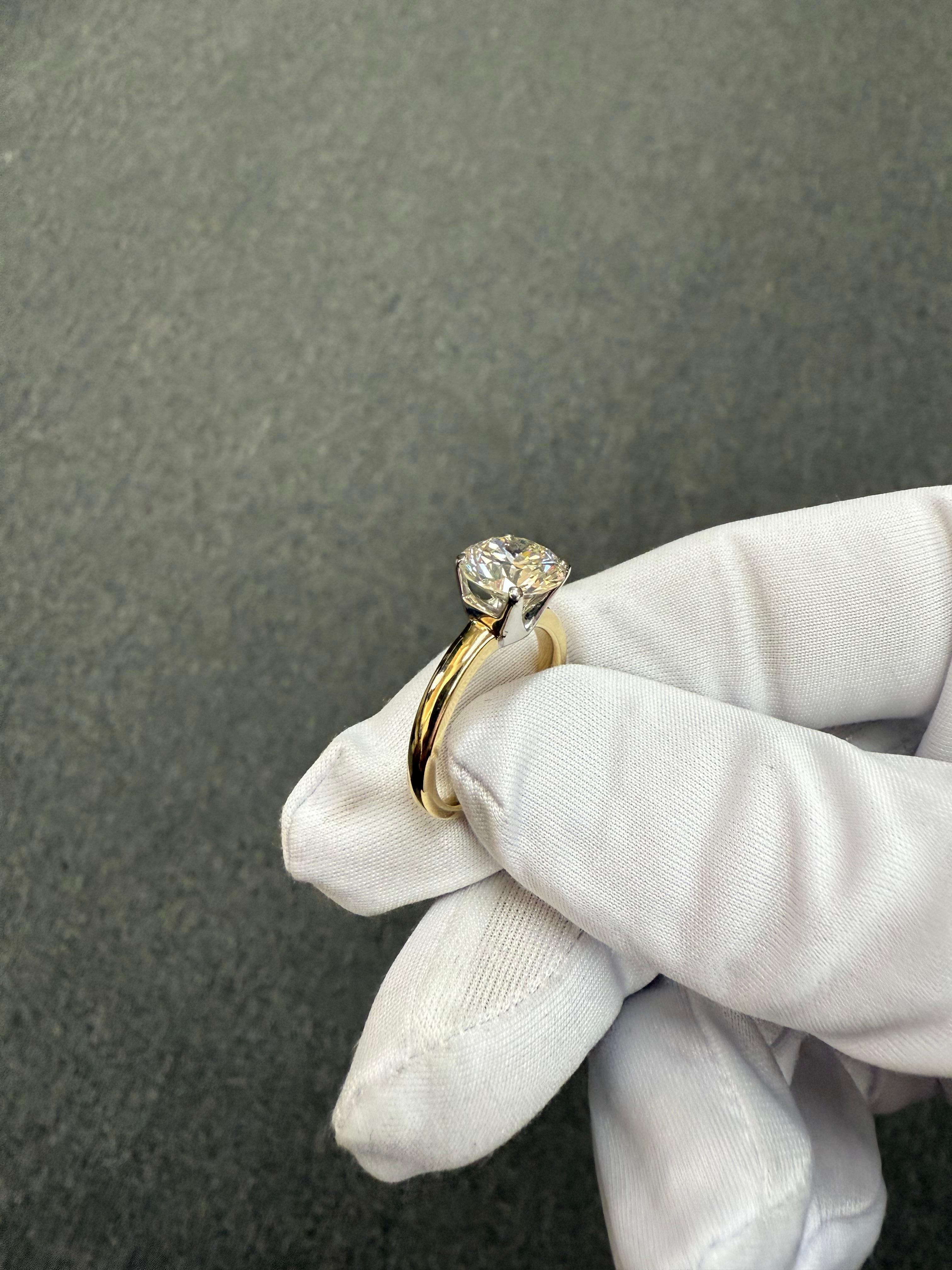 Vintage 2.36 Carat Solitaire Diamond 18k Yellow Gold Platinum Engagement Ring in vendita 7