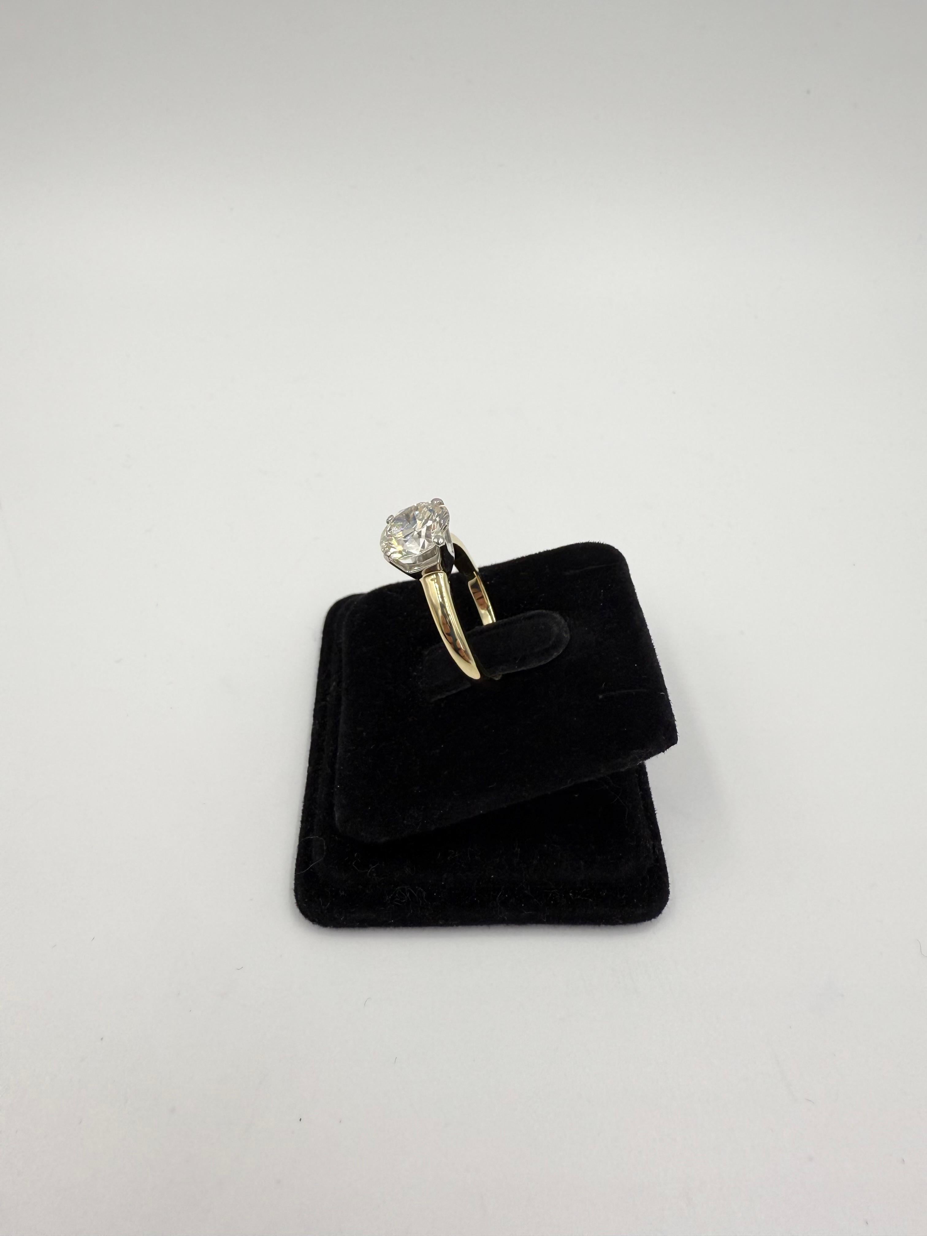Vintage 2.36 Carat Solitaire Diamond 18k Yellow Gold Platinum Engagement Ring In condizioni buone in vendita a Los Angeles, CA