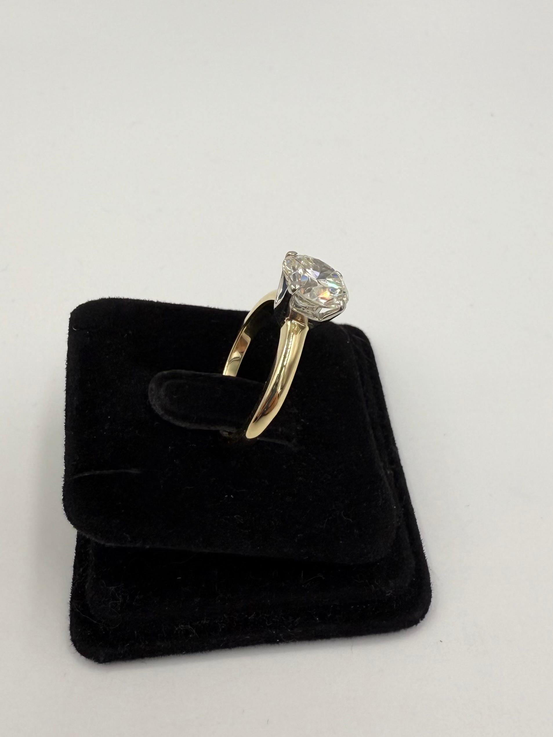 da uomo o donna Vintage 2.36 Carat Solitaire Diamond 18k Yellow Gold Platinum Engagement Ring in vendita