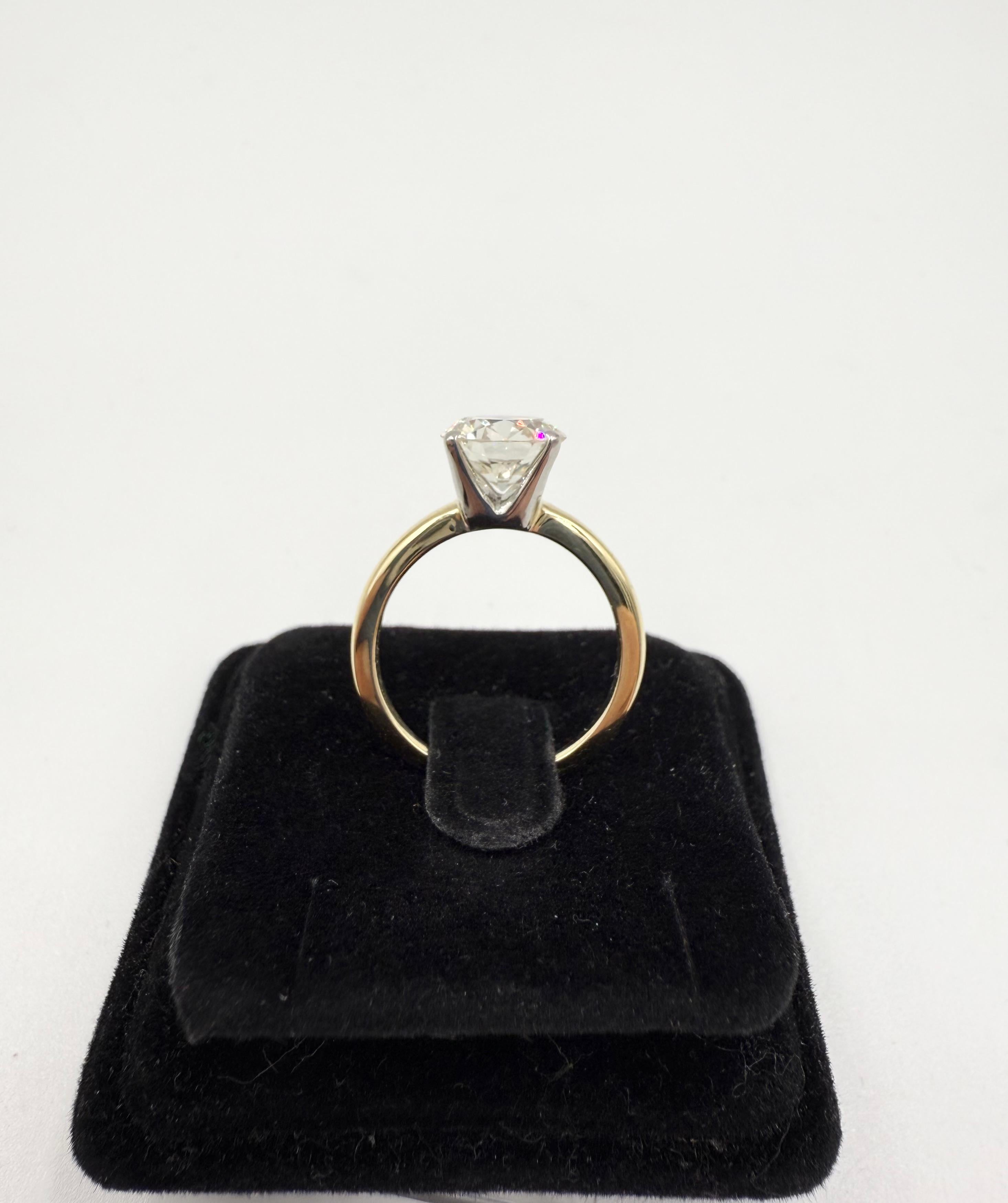 Vintage 2.36 Carat Solitaire Diamond 18k Yellow Gold Platinum Engagement Ring in vendita 1