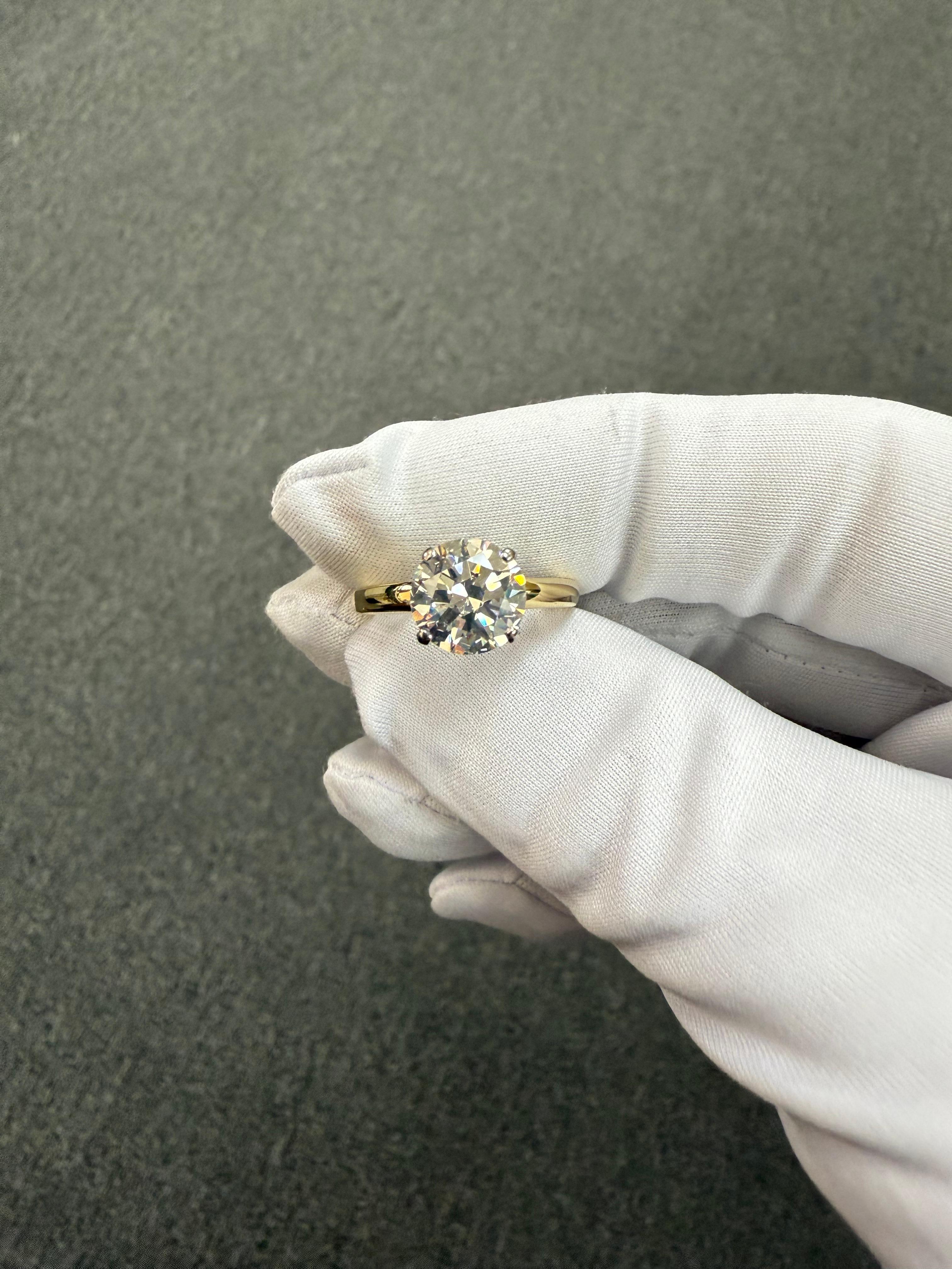 Vintage 2.36 Carat Solitaire Diamond 18k Yellow Gold Platinum Engagement Ring in vendita 3
