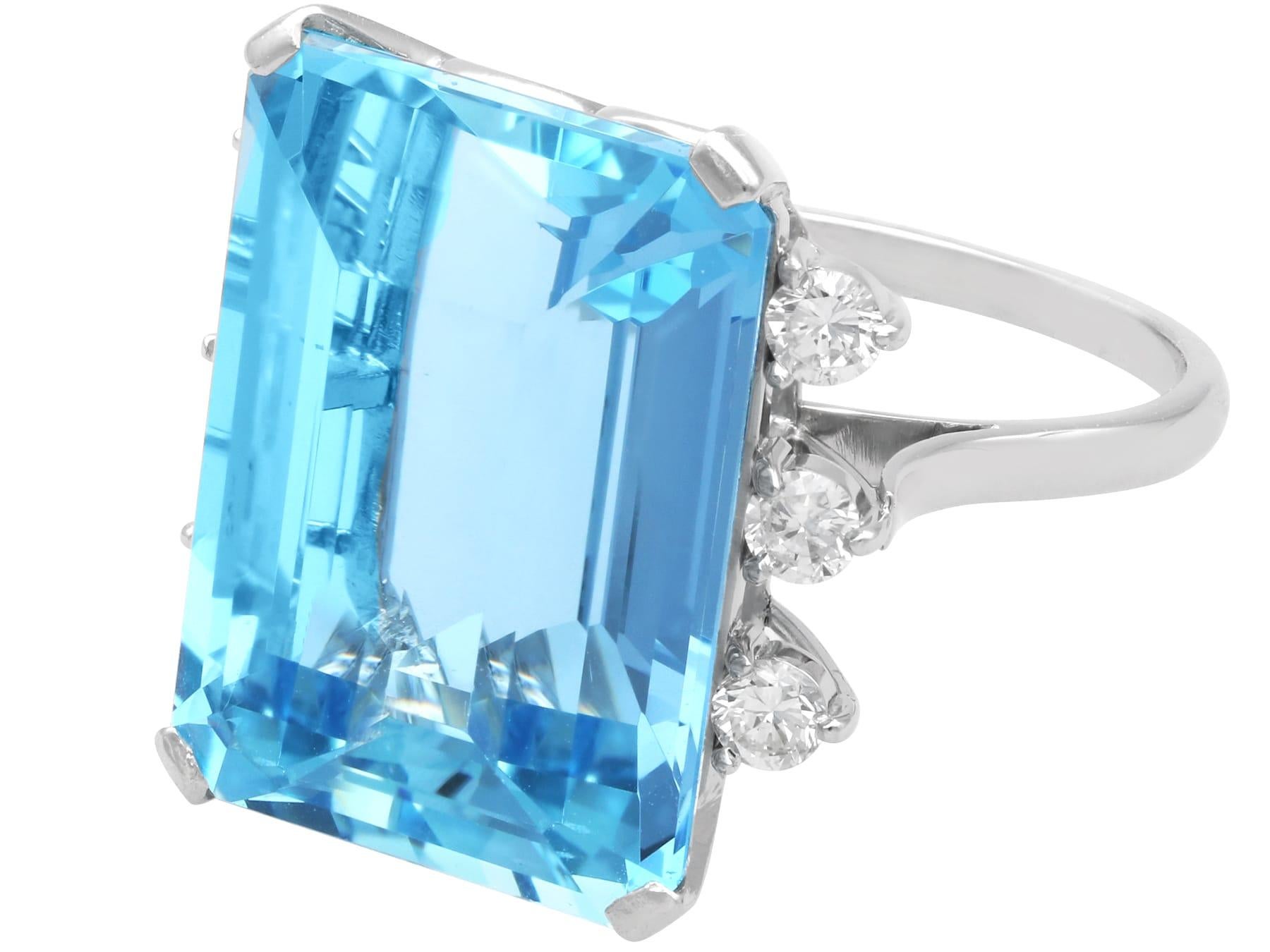 Bague vintage en platine avec aigue-marine de 23,68 carats et diamants de 0,52 carat, c. 1980 Unisexe en vente