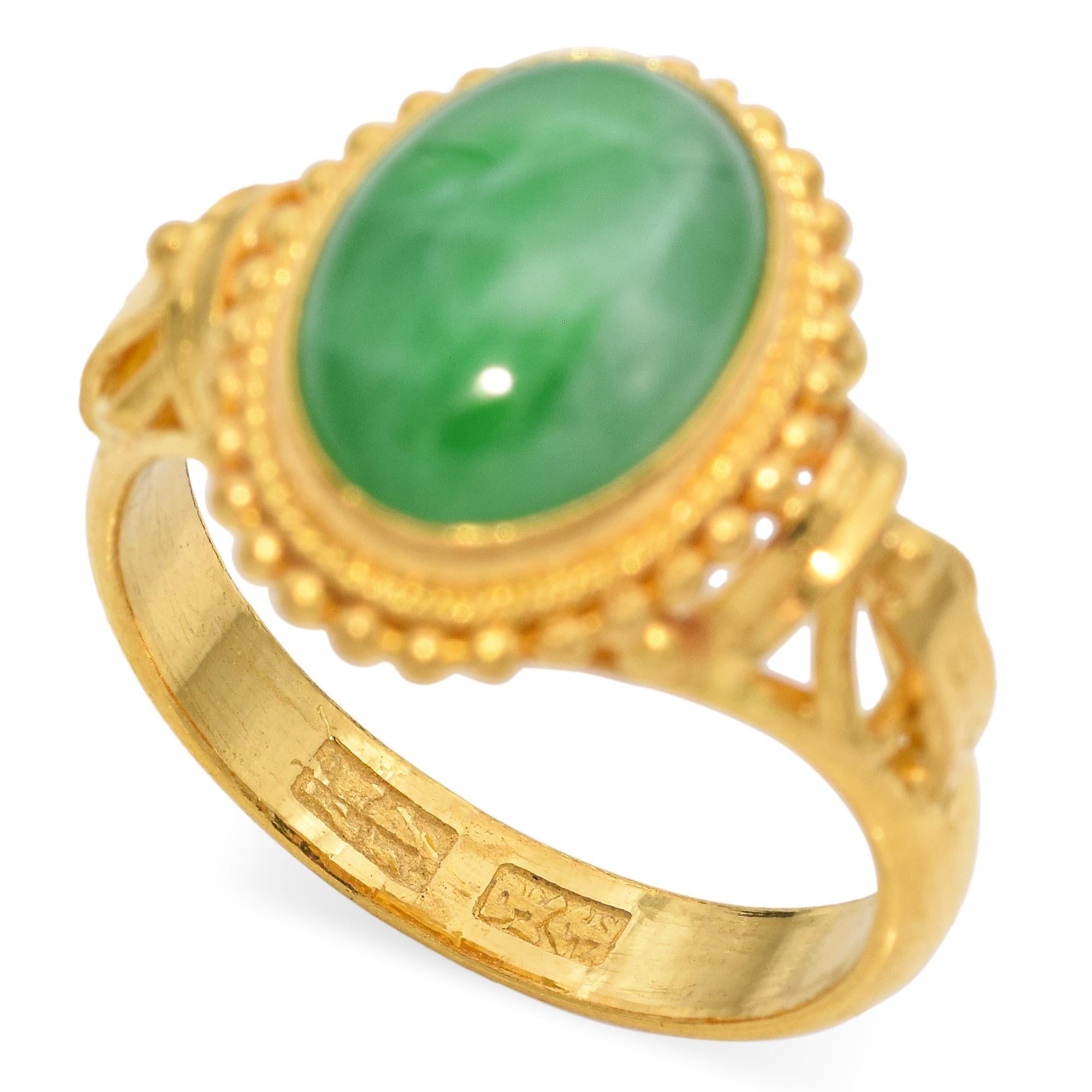 Vintage 23k Yellow Gold 2.35ct Jade Ring In Good Condition In New York, NY