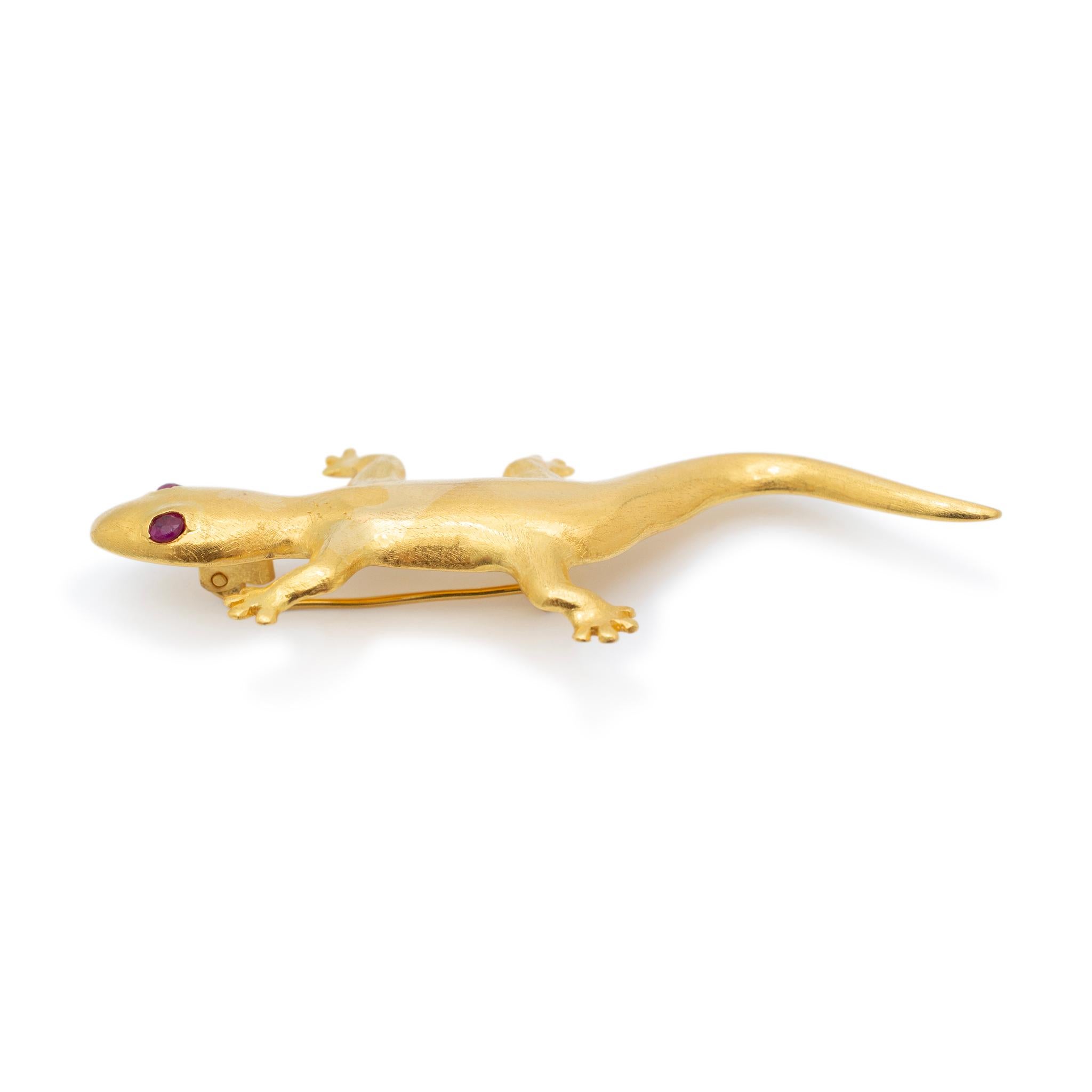 Metal Type: 23K Yellow Gold

Length: 2.50 inches

Width: 26.00 mm

Weight: 16.19 grams

Ruby eyed Lizard vintage brooch. The metal was tested and determined to be 23K yellow gold. Engraved with 
