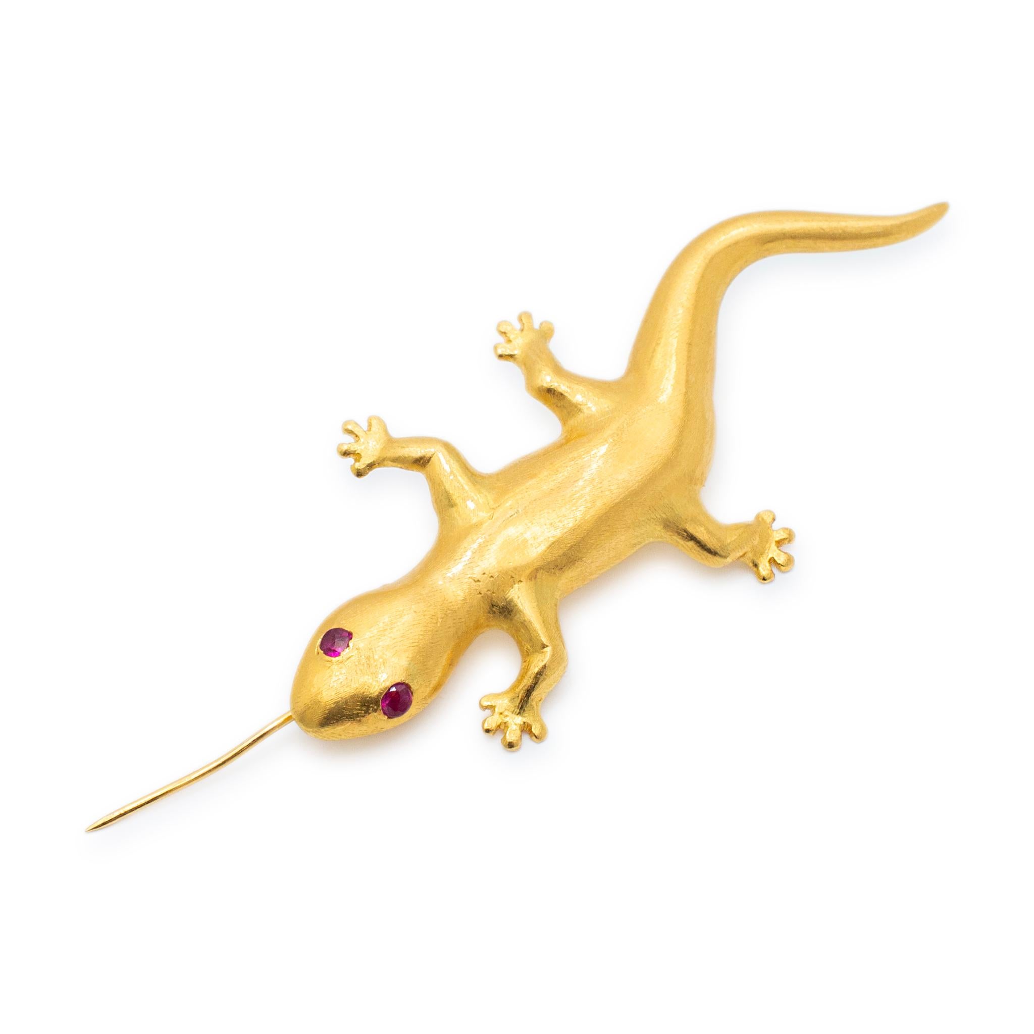 Women's or Men's Vintage 23K Yellow Gold Ruby Eyed Lizard Brooch For Sale