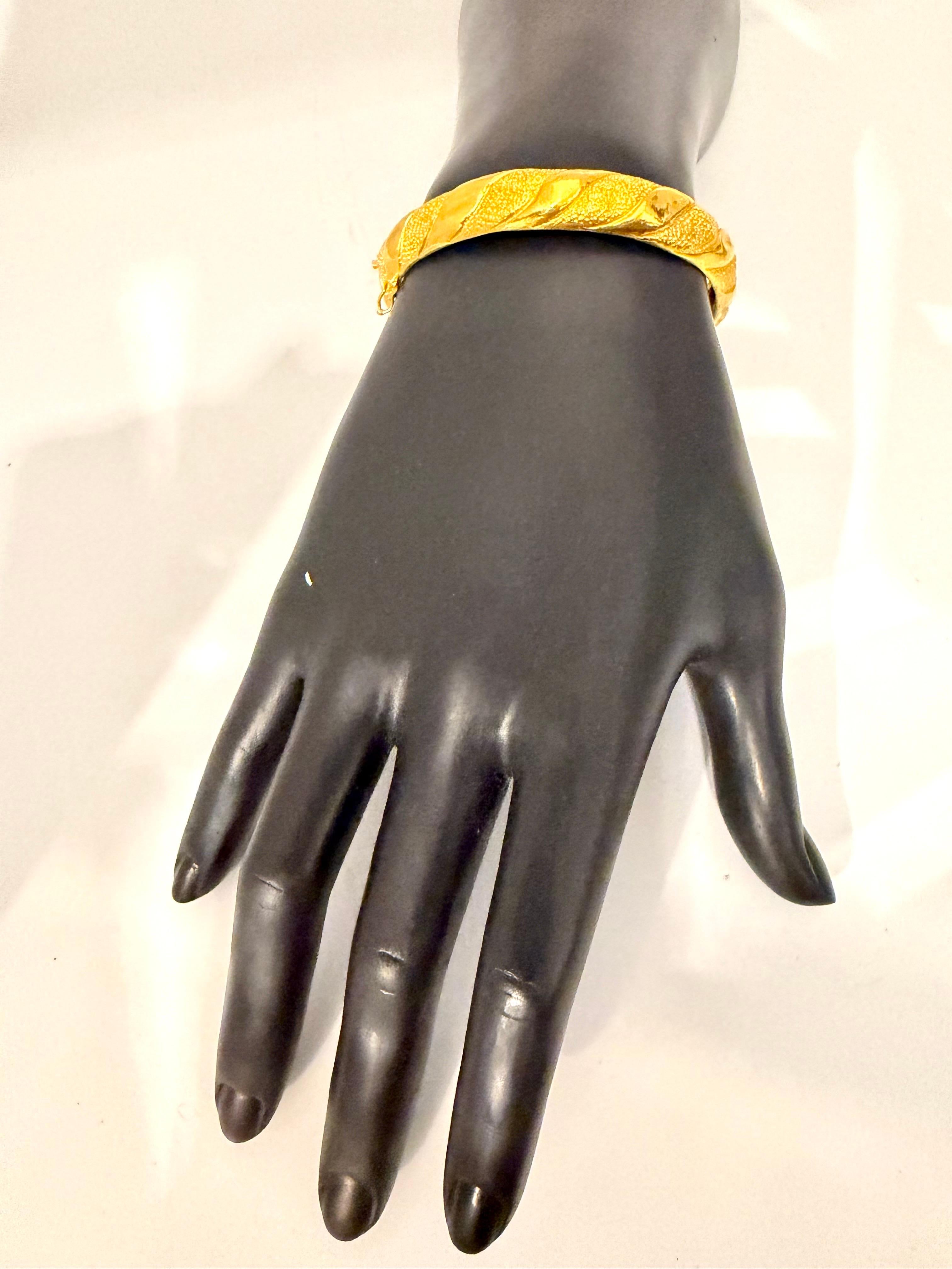 VINTAGE Bracelet en or pur jaune 24 carats 27.5 gm SMALL Bangle, Openable Excellent état - En vente à New York, NY