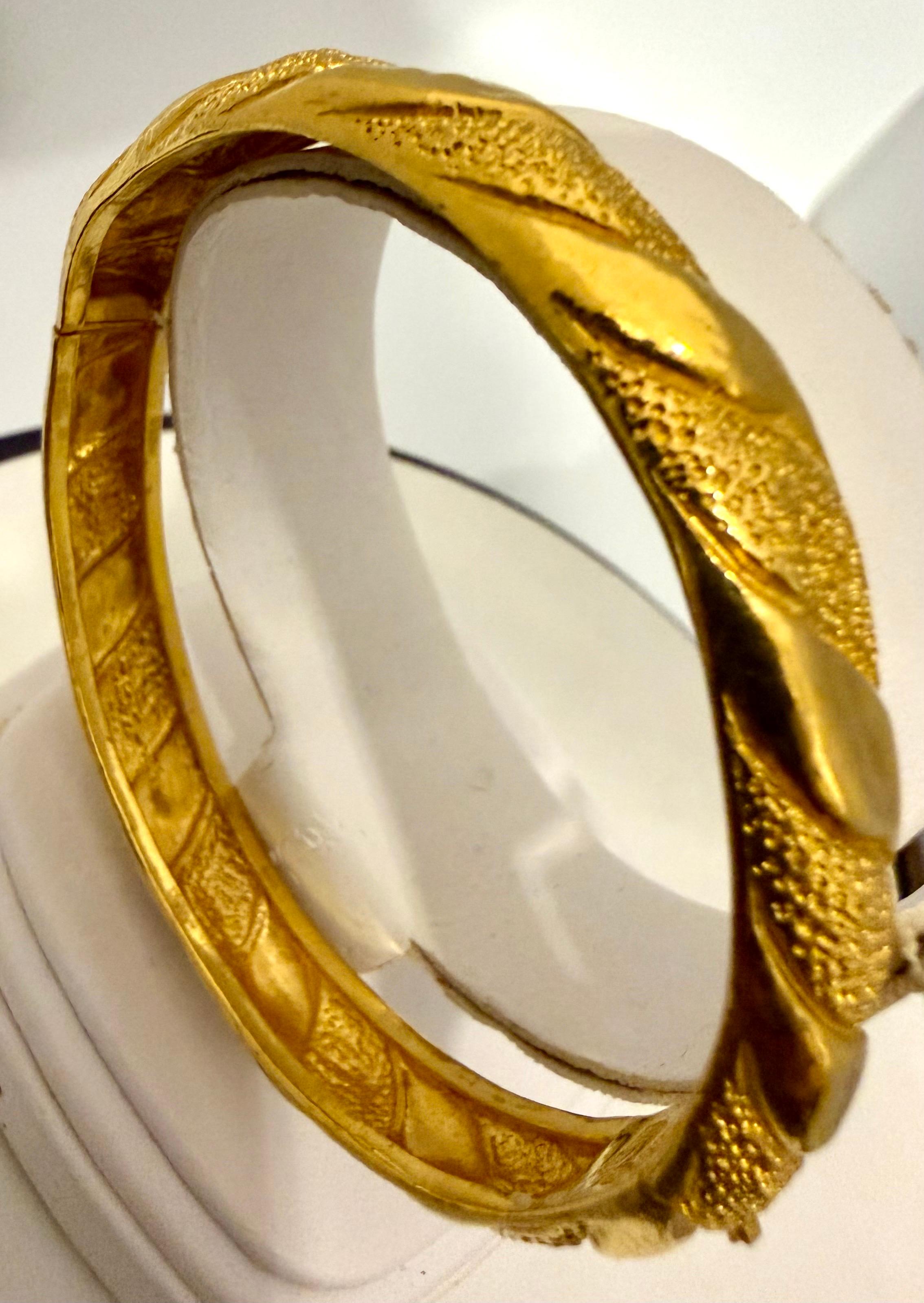 VINTAGE Bracelet en or pur jaune 24 carats 27.5 gm SMALL Bangle, Openable Pour femmes en vente