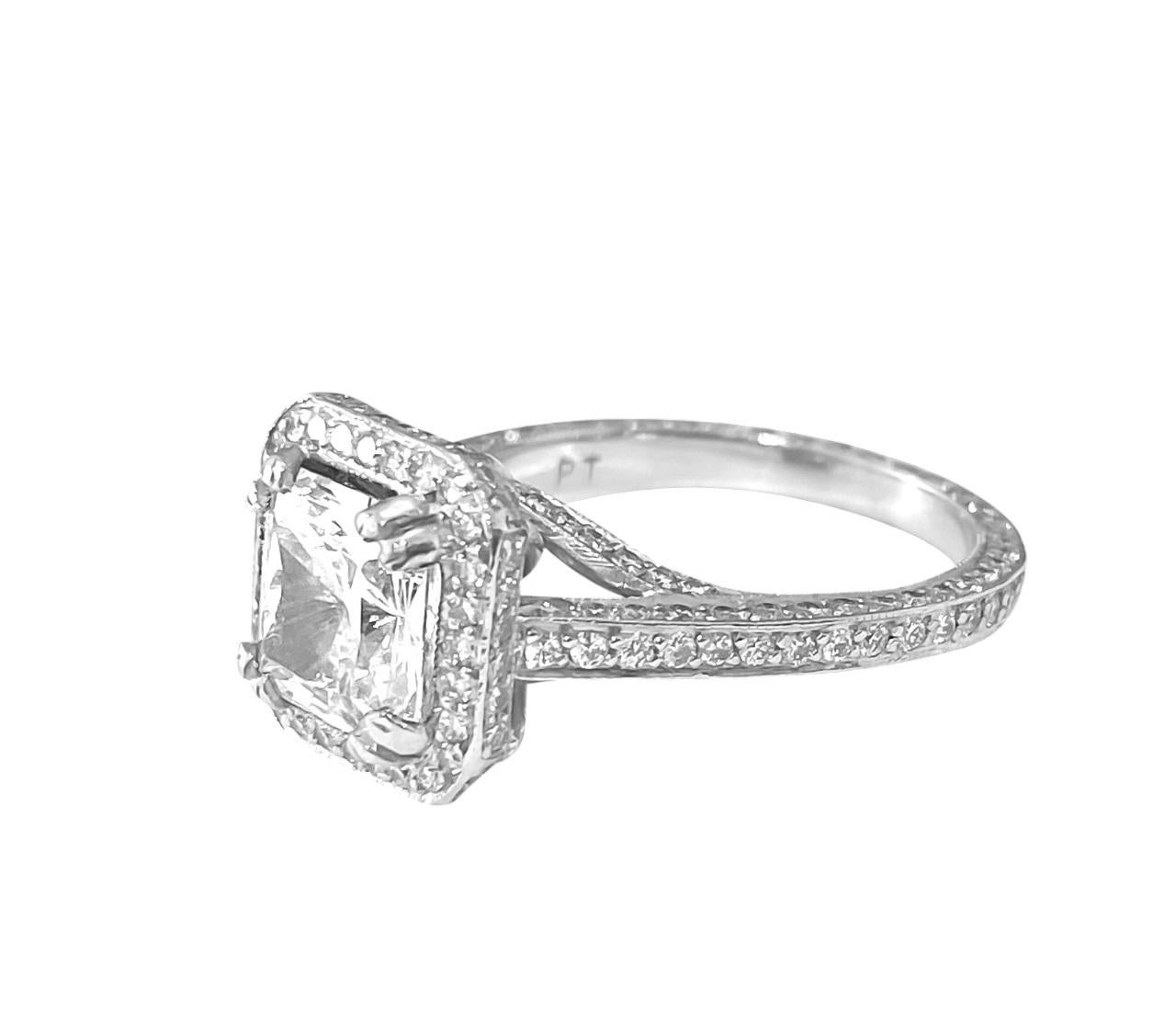 Vintage 2.40 Carat Diamond Engagement Ring in 14k Gold For Sale 1