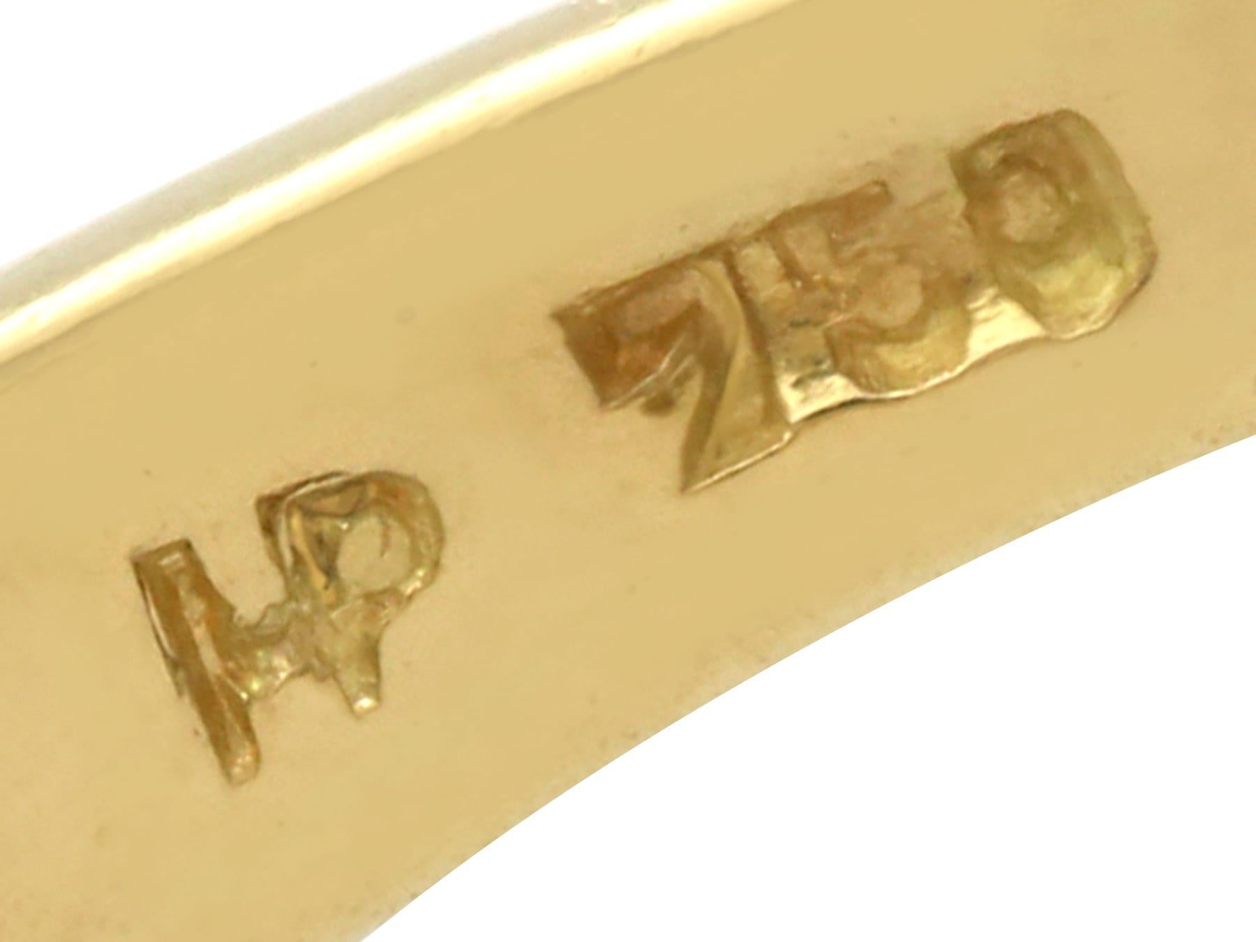 Vintage 2.40 Carat Sapphire and 0.19 Carat Diamond 18k Yellow Gold Cocktail Ring For Sale 4