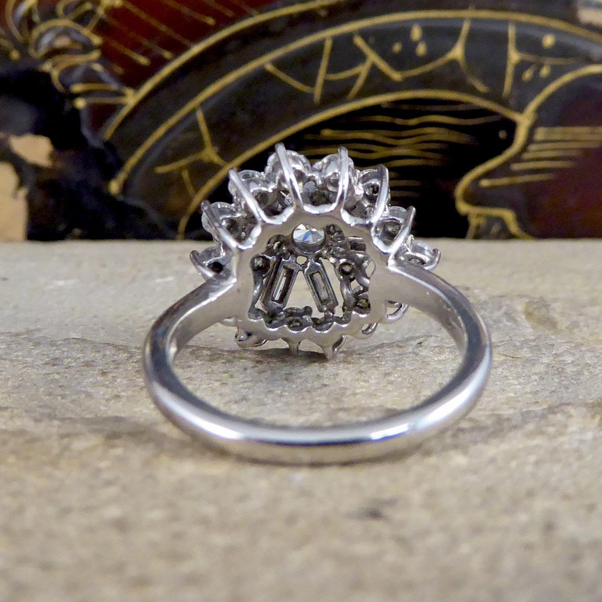 Anillo vintage de 2,44 quilates de diamantes en spray montado en platino Corte redondo