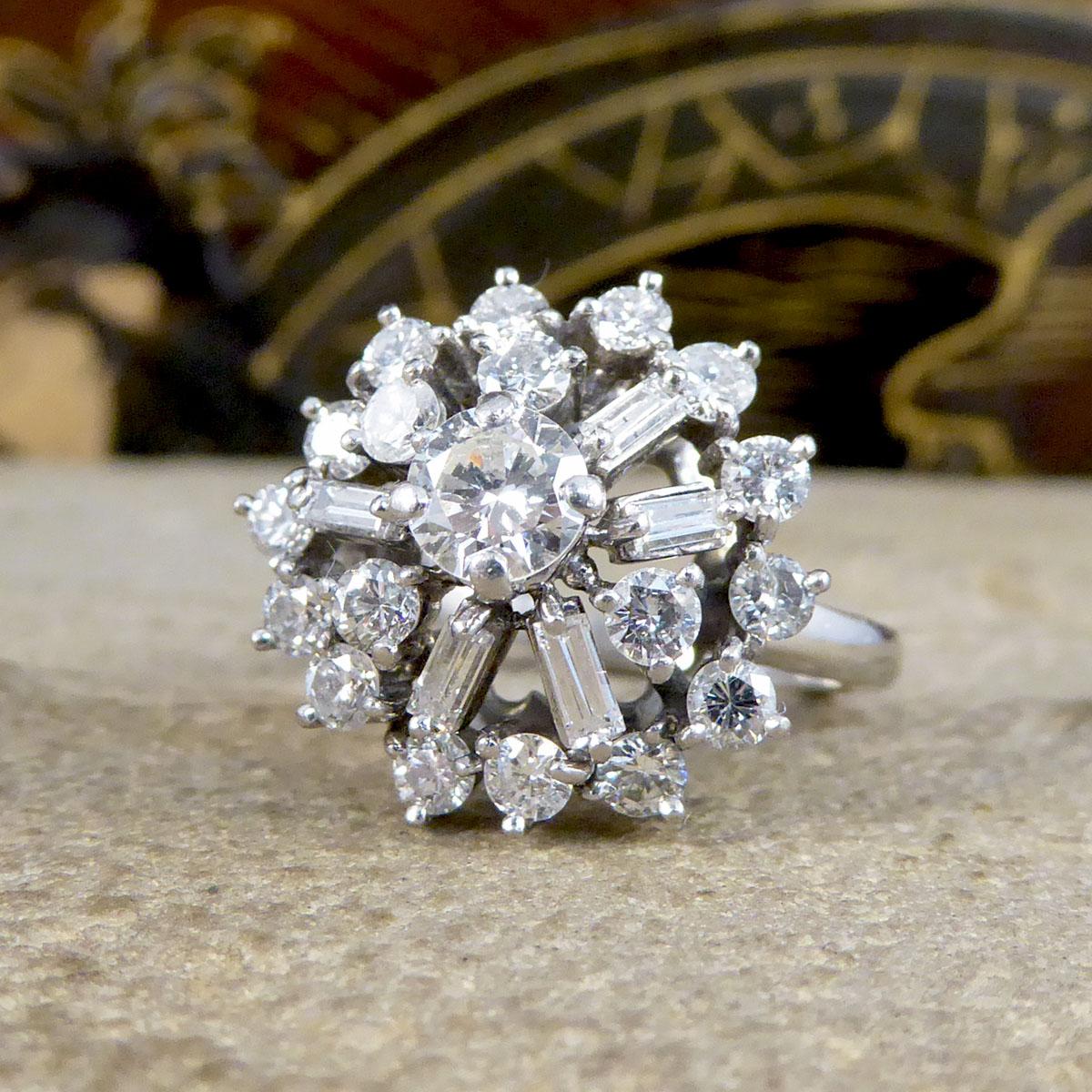 Anillo vintage de 2,44 quilates de diamantes en spray montado en platino en Bueno Estado en Yorkshire, West Yorkshire