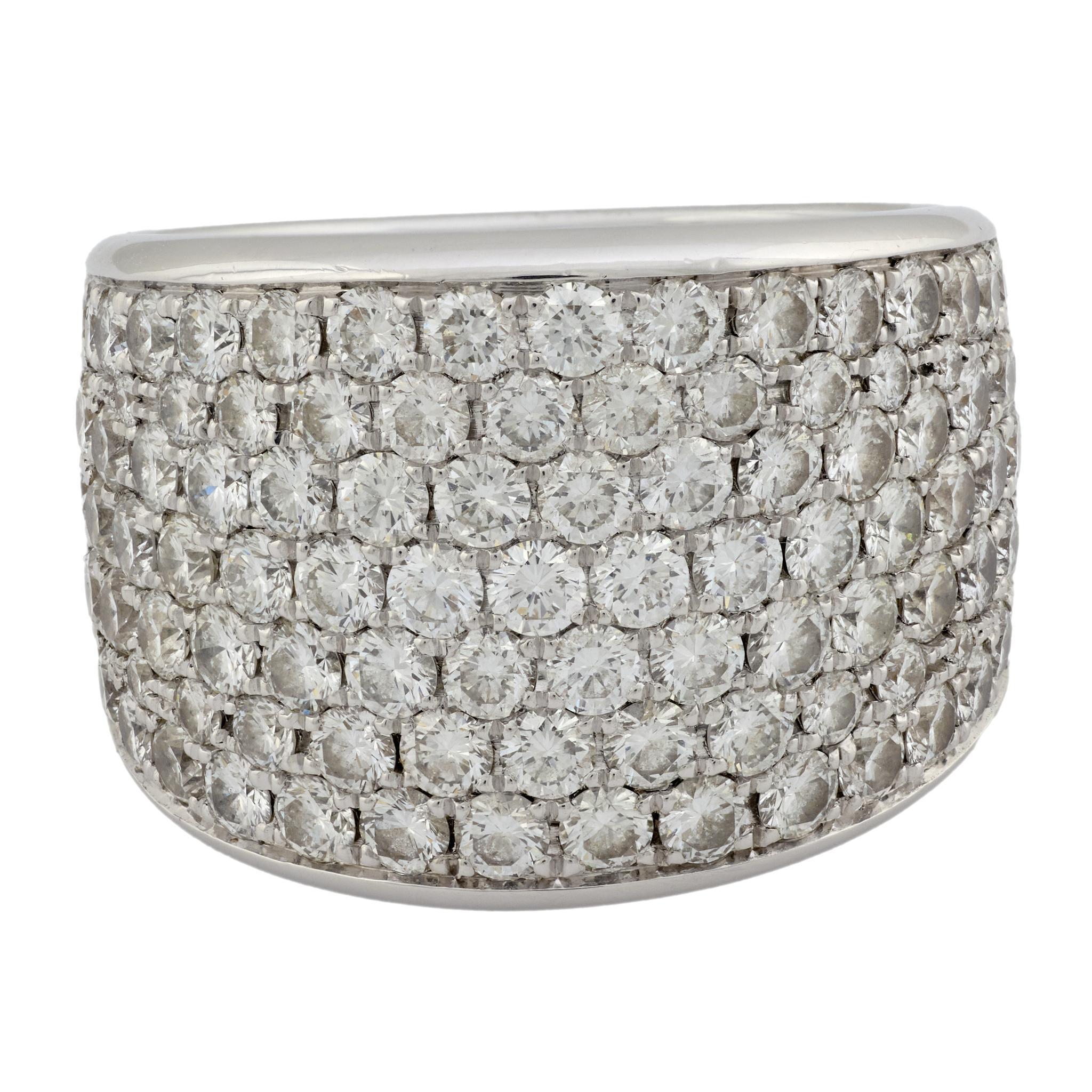 Moderno Anello vintage con pavé di diamanti da 2,45 carati in oro bianco 18 carati in vendita