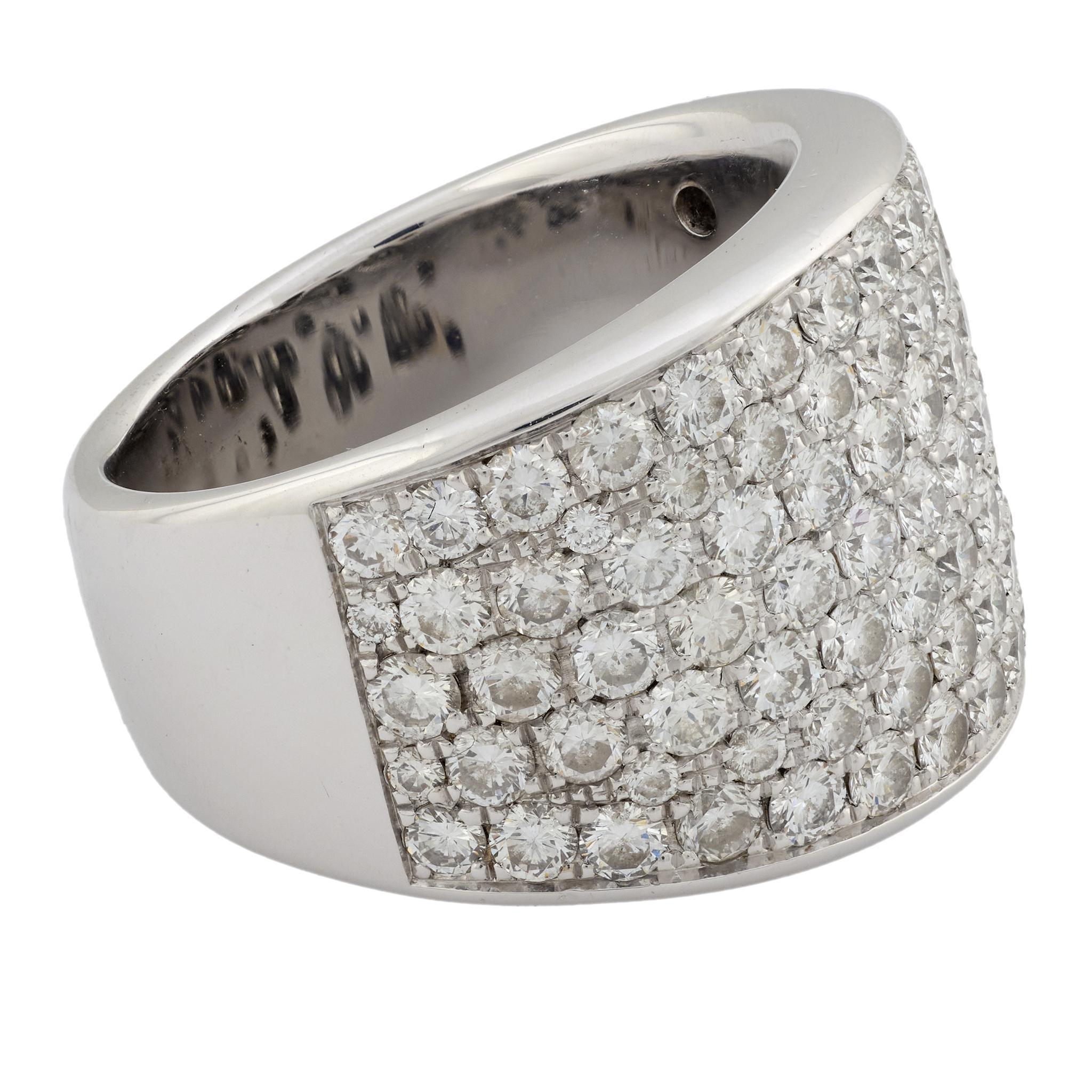 Anello vintage con pavé di diamanti da 2,45 carati in oro bianco 18 carati In condizioni buone in vendita a Beverly Hills, CA